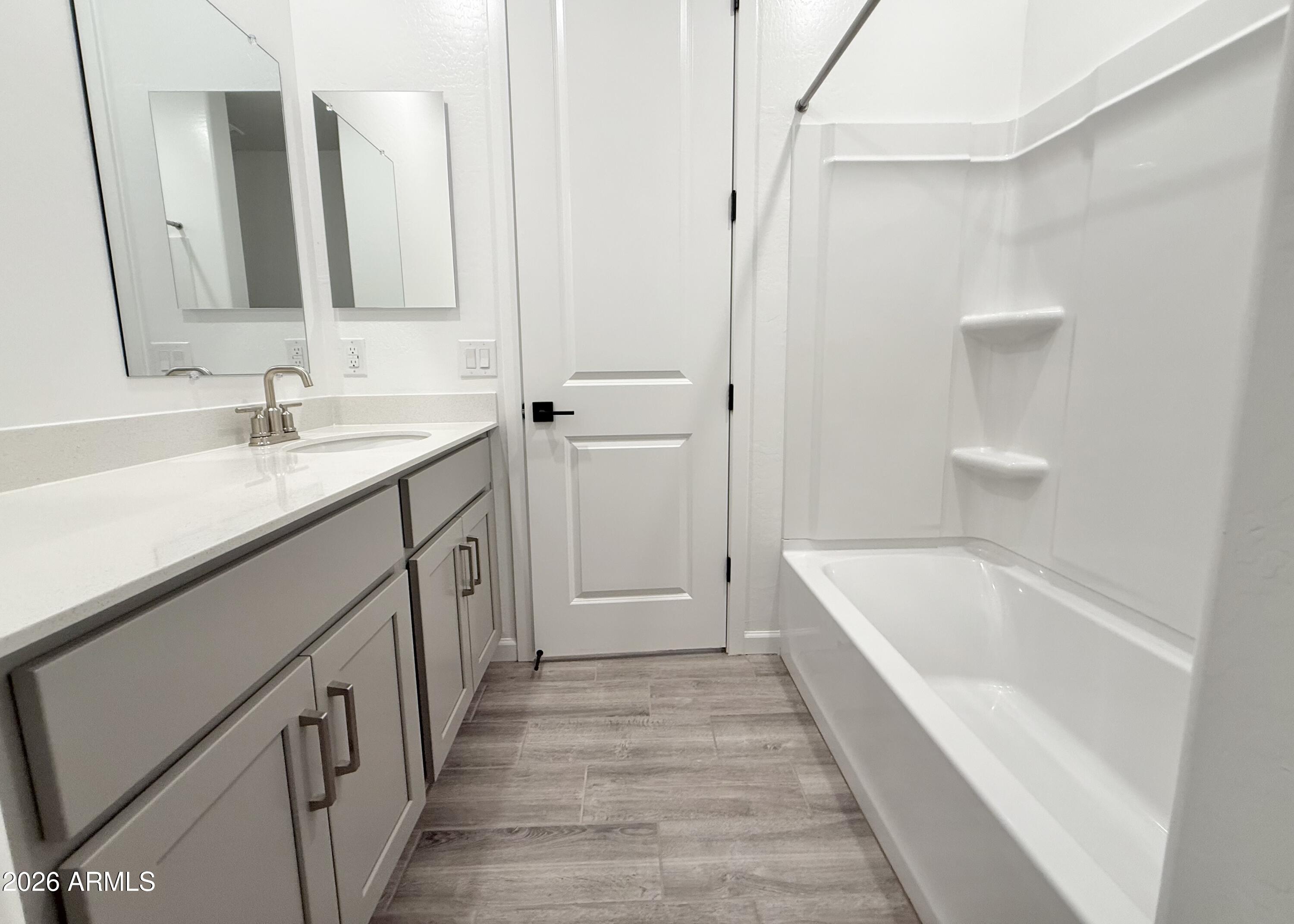 9549 W TAMARISK Avenue