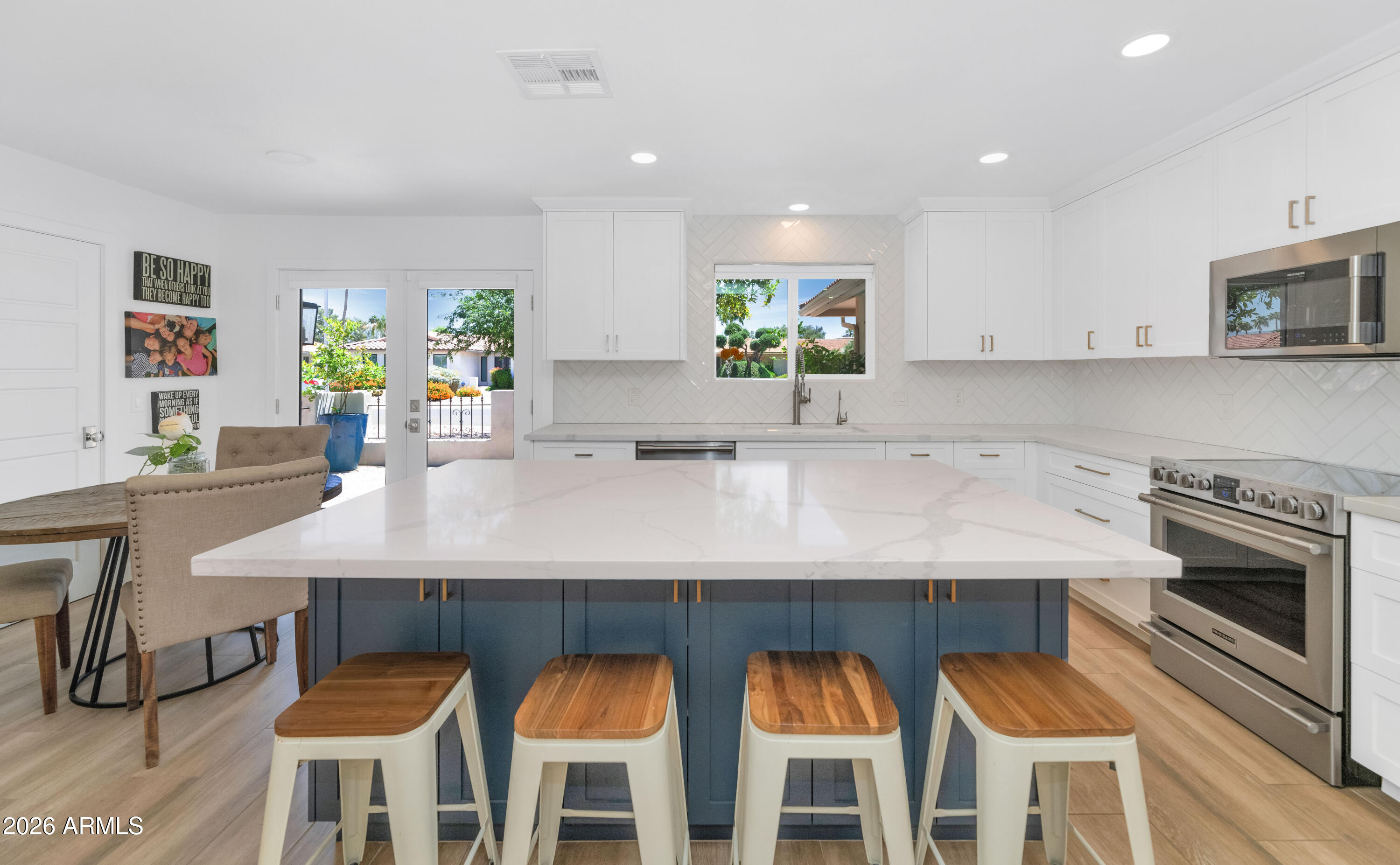 8620 E VIA DEL PALACIO Street