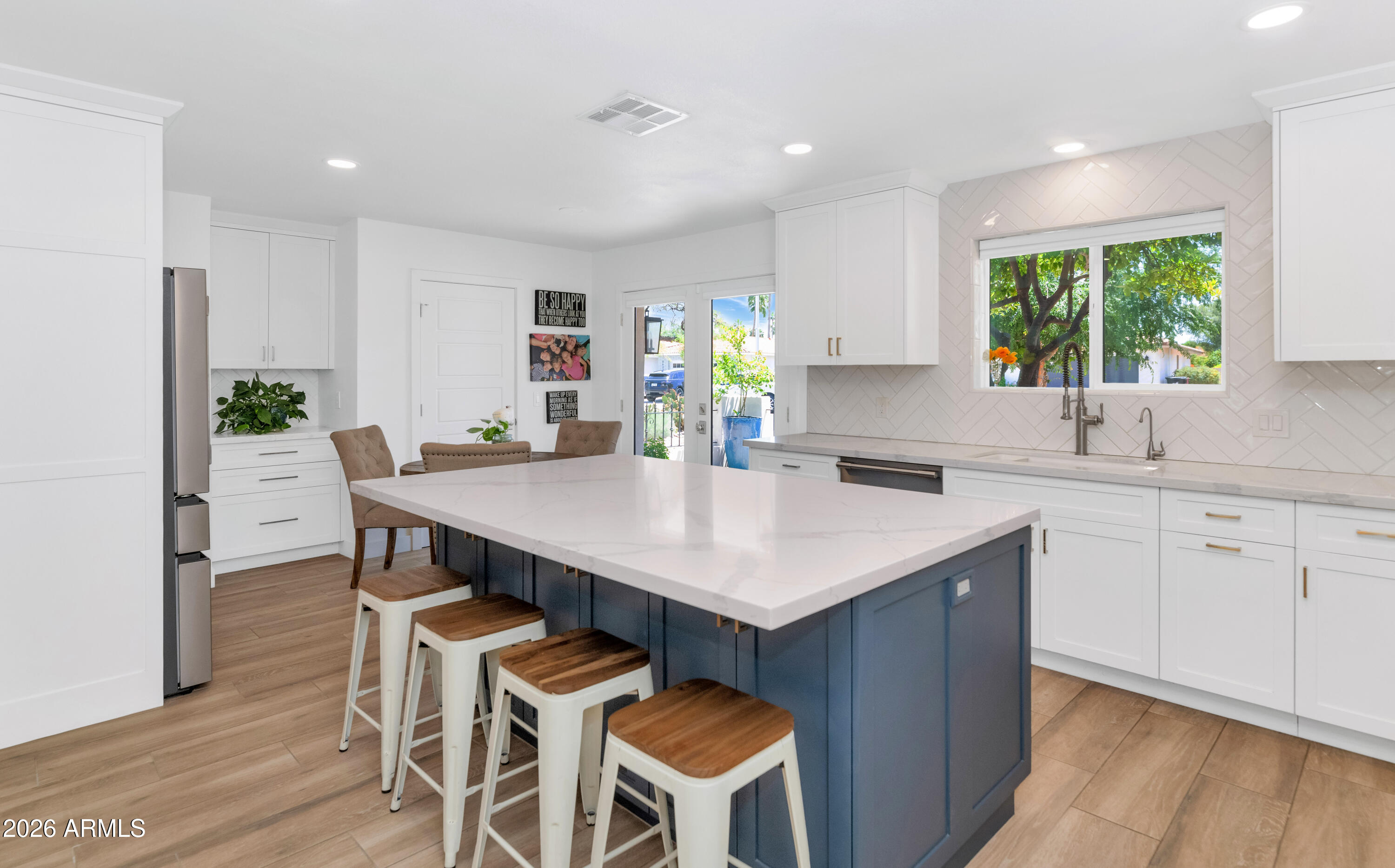 8620 E VIA DEL PALACIO Street