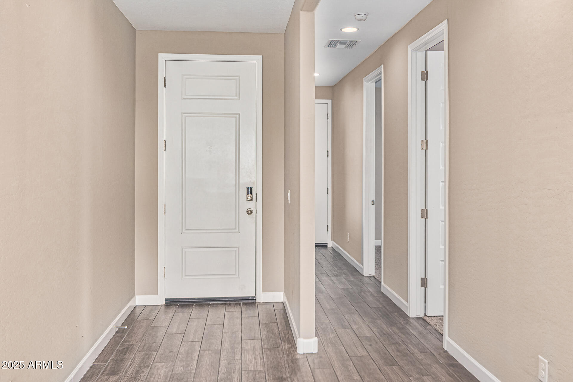 707 W HARTFORD Avenue