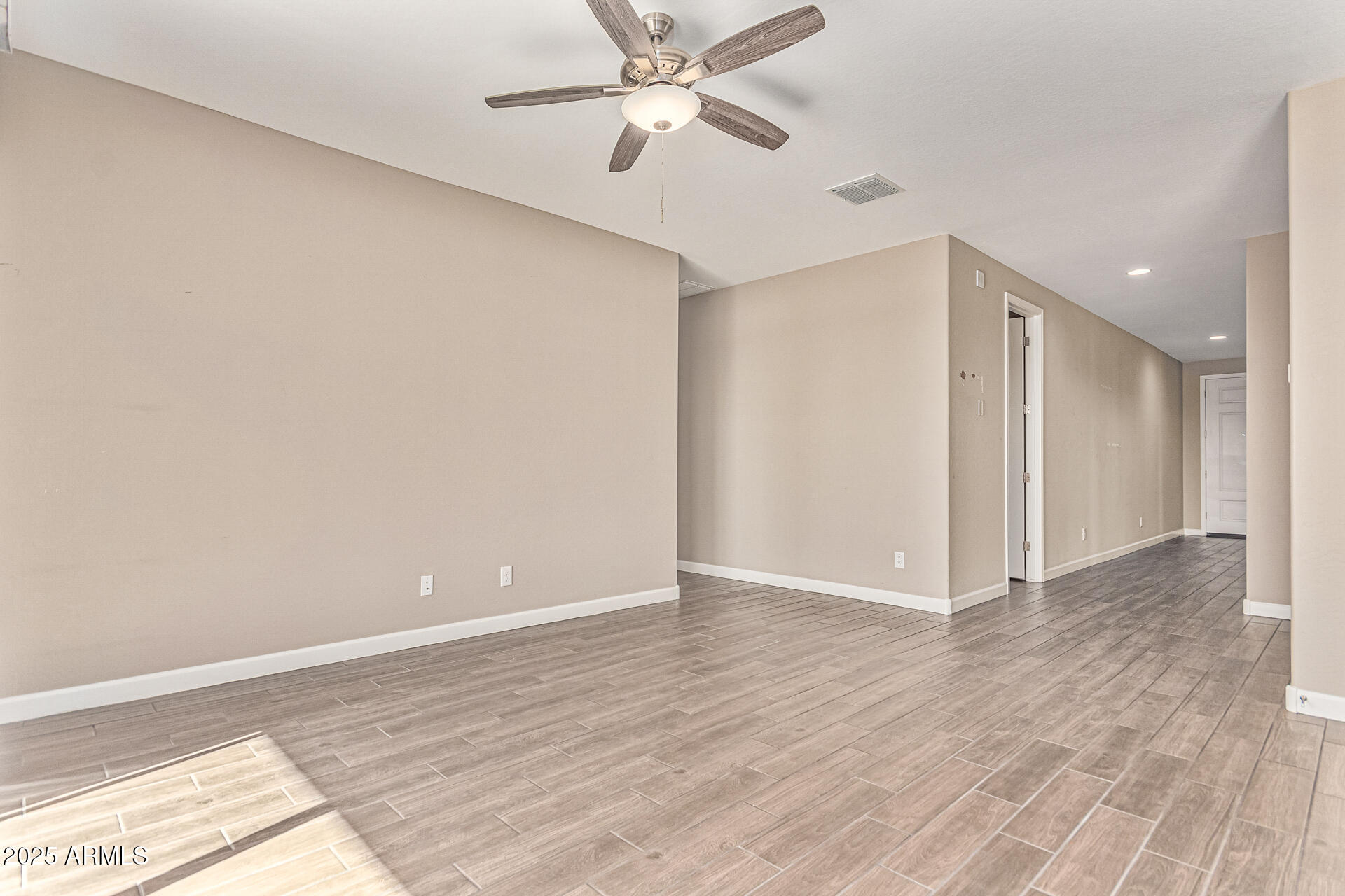 707 W HARTFORD Avenue