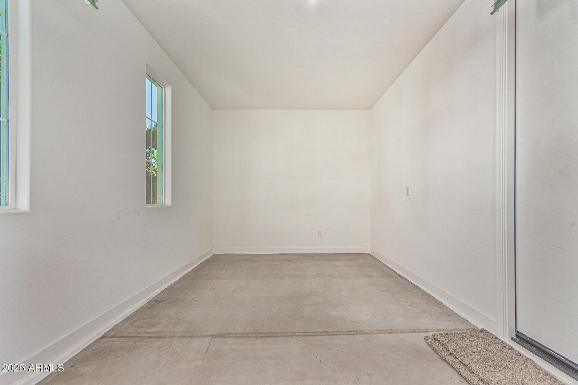 707 W HARTFORD Avenue