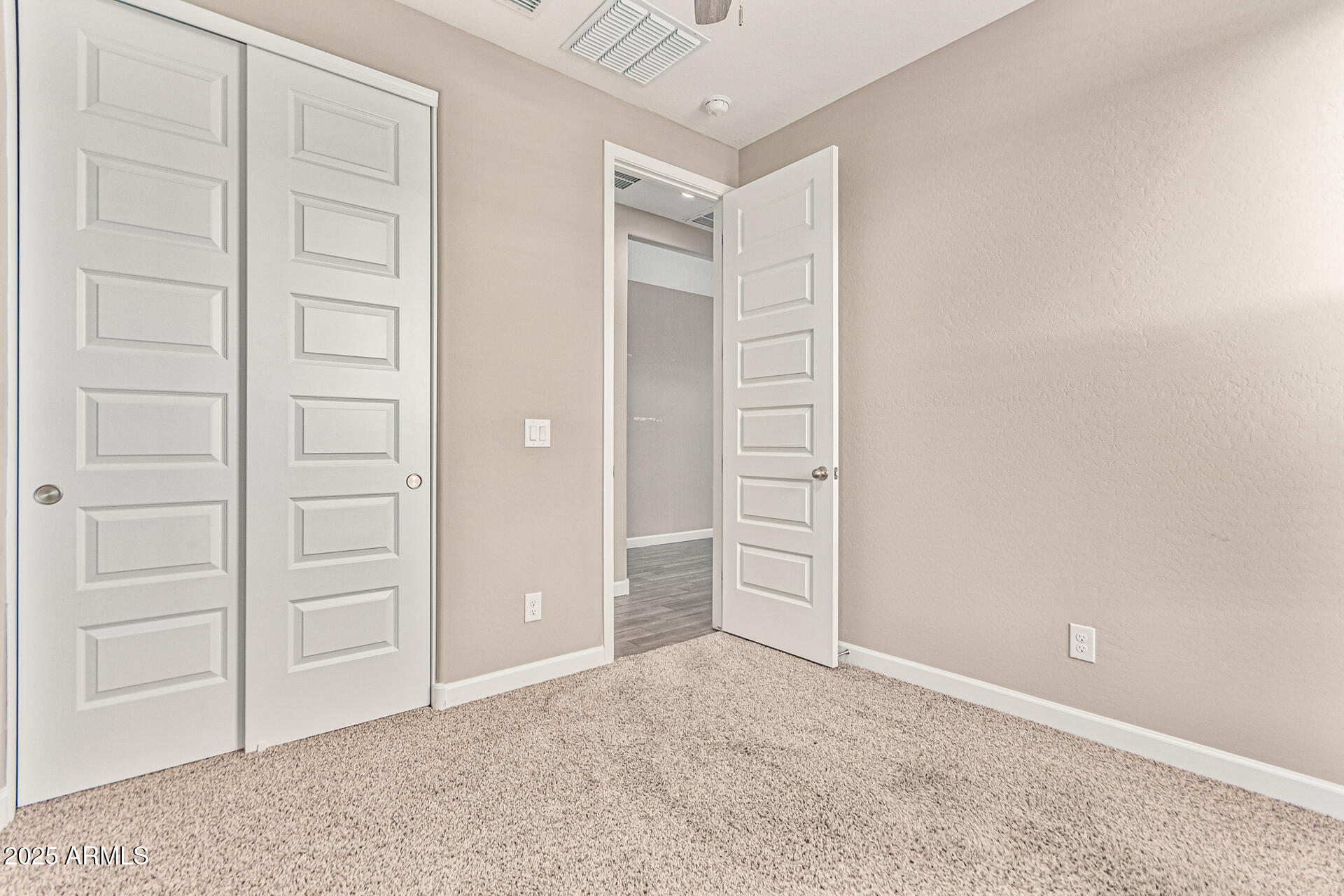 707 W HARTFORD Avenue