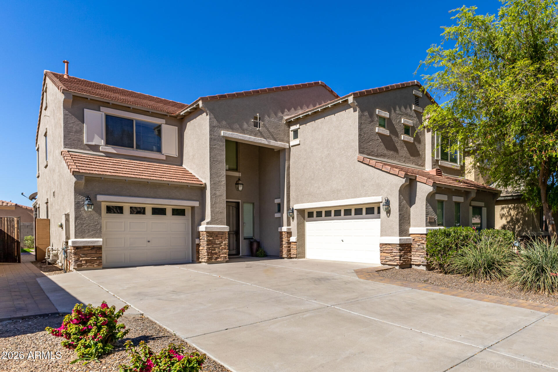 2507 E RUSTLING OAKS Lane