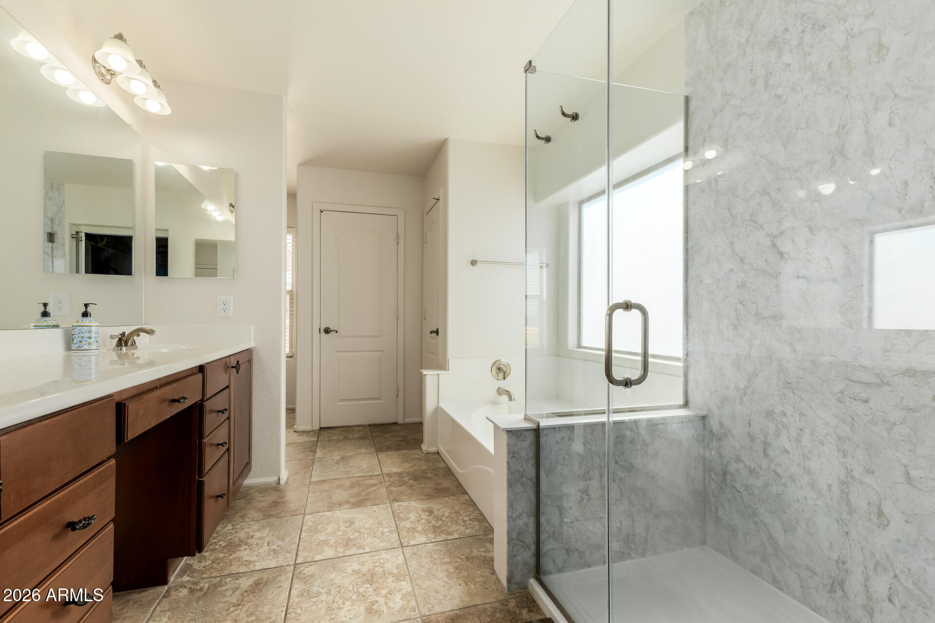 2507 E RUSTLING OAKS Lane