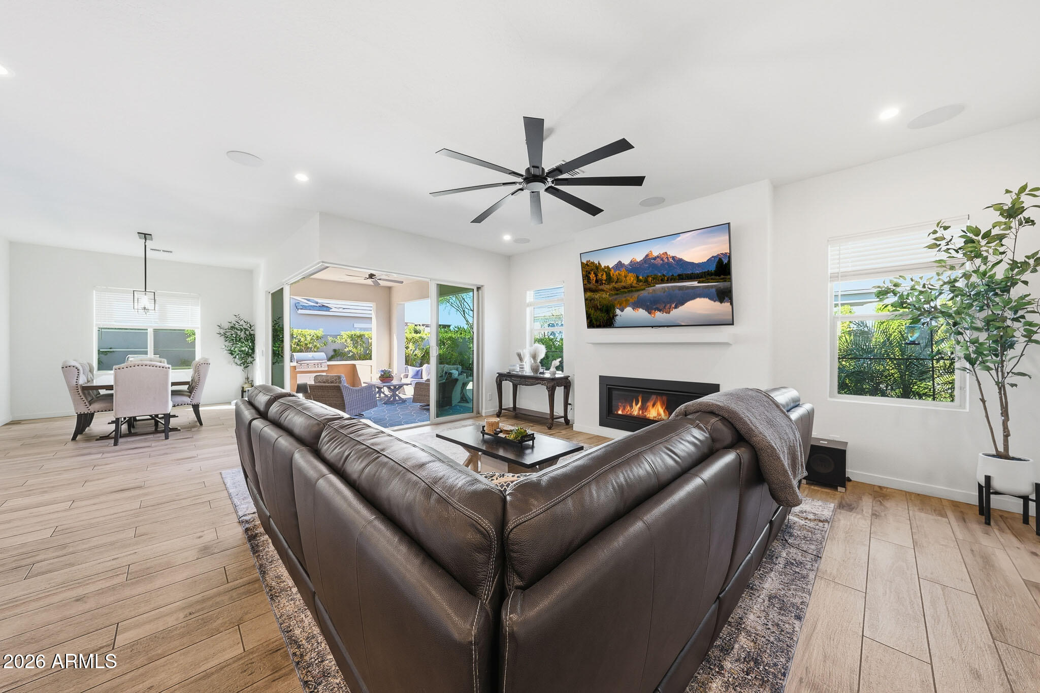 4416 E ROY ROGERS Road