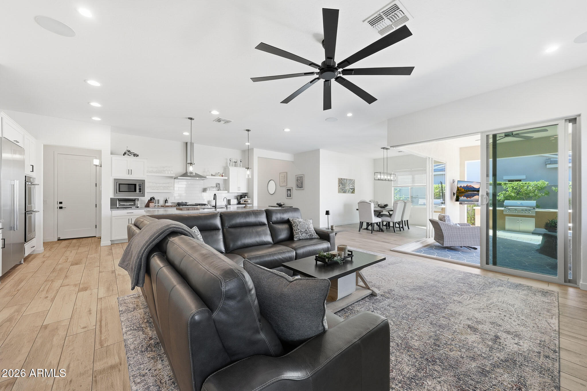 4416 E ROY ROGERS Road