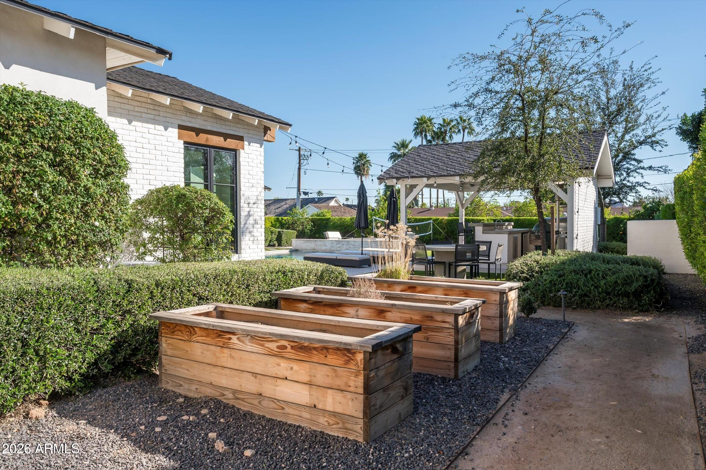 5903 E LAFAYETTE Boulevard