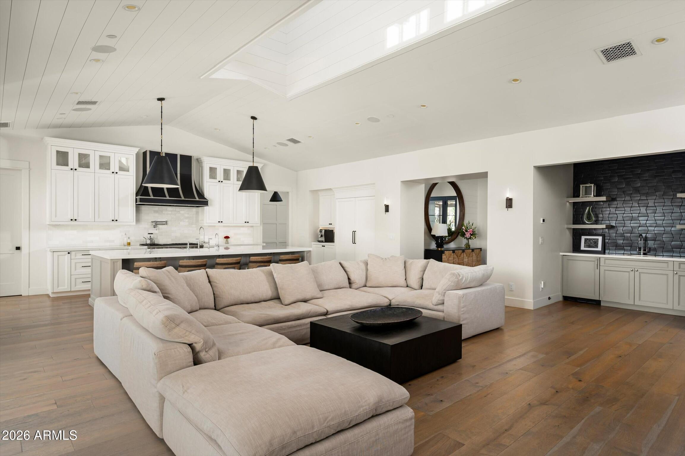 5903 E LAFAYETTE Boulevard