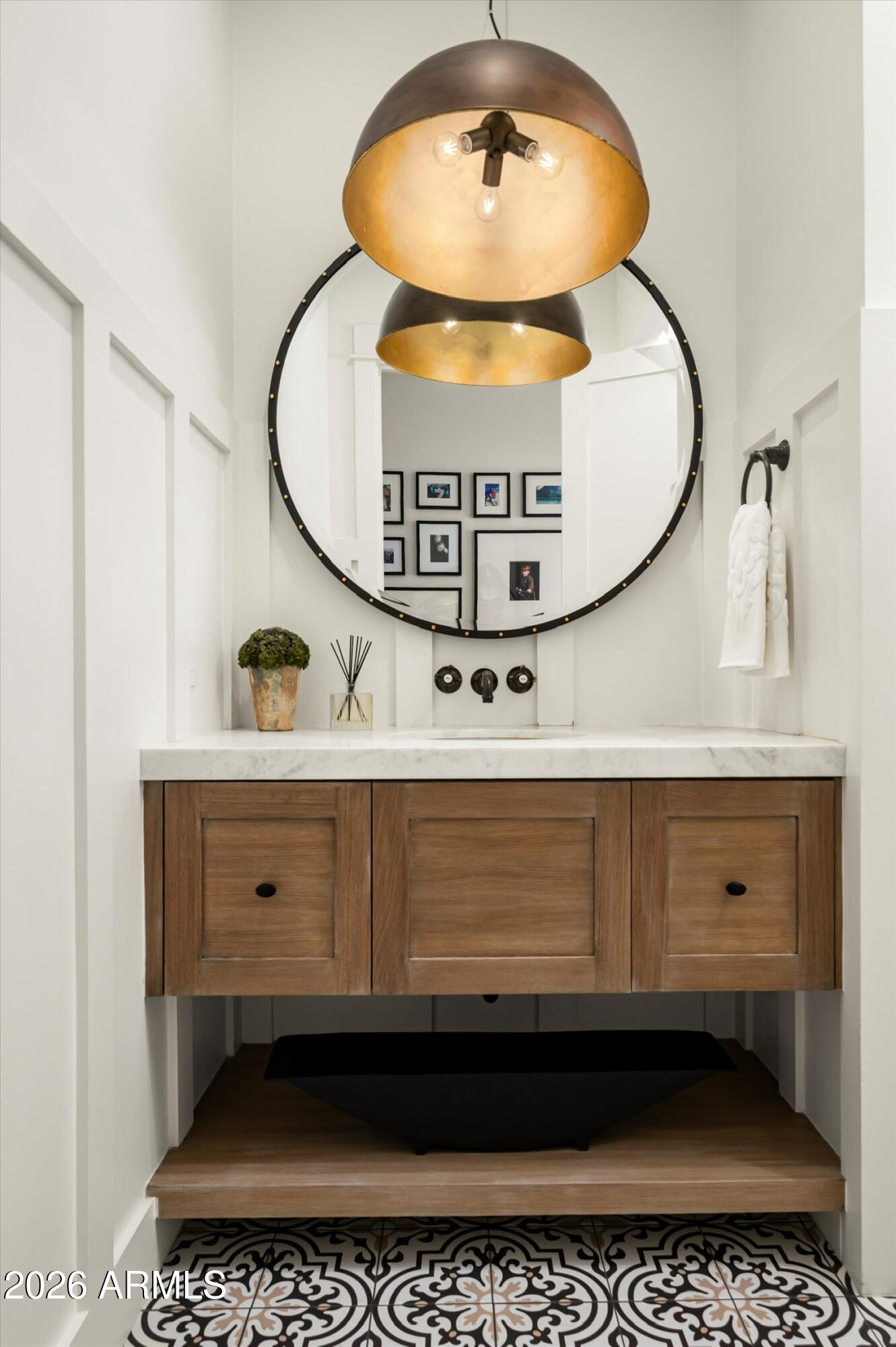 5903 E LAFAYETTE Boulevard