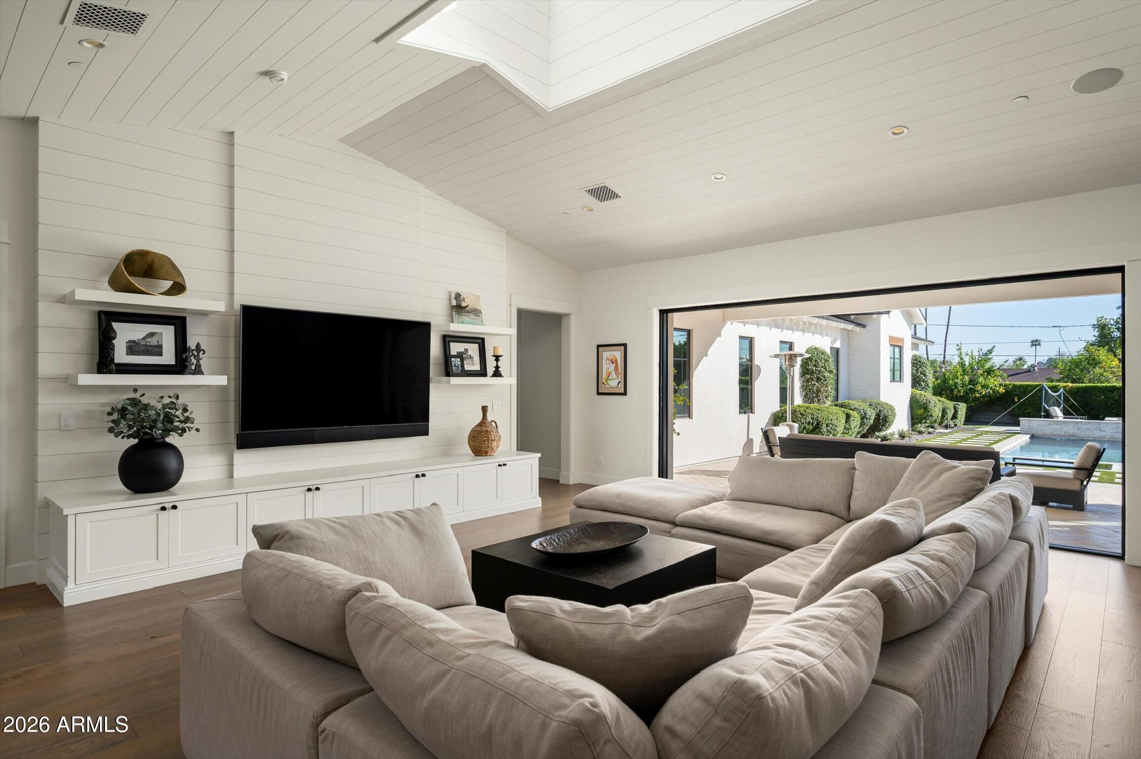 5903 E LAFAYETTE Boulevard