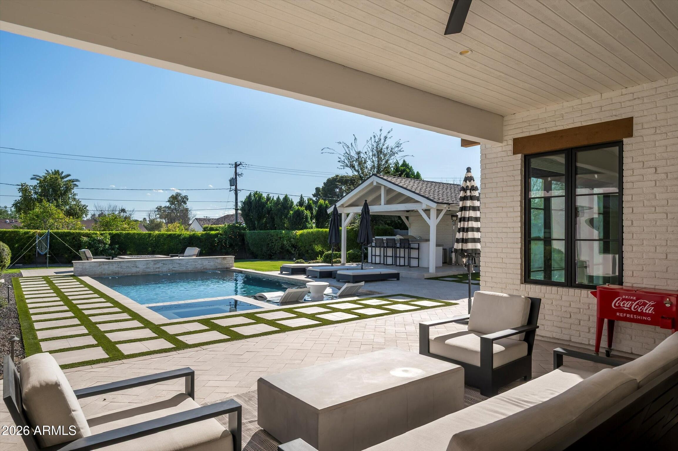 5903 E LAFAYETTE Boulevard