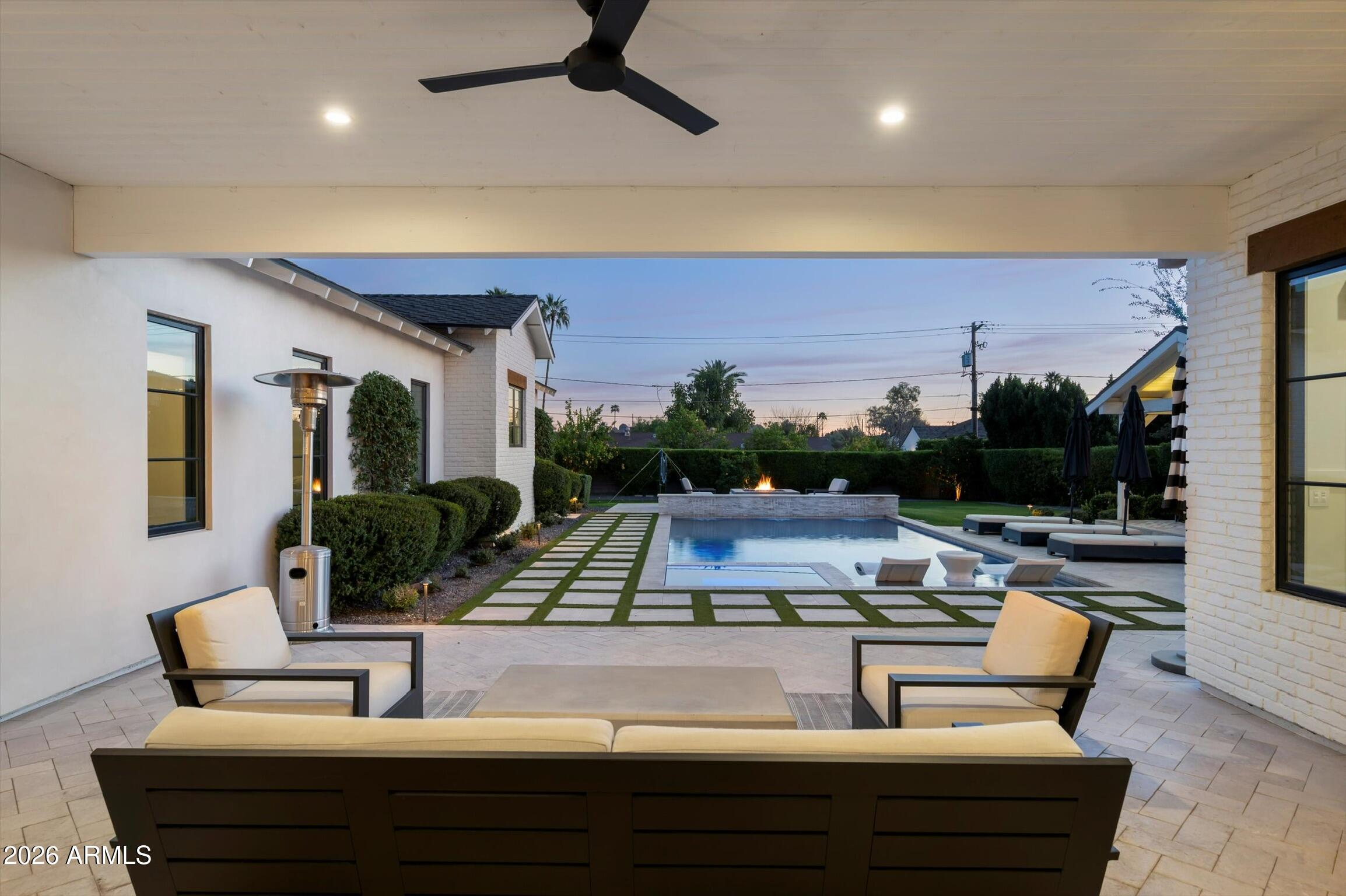 5903 E LAFAYETTE Boulevard