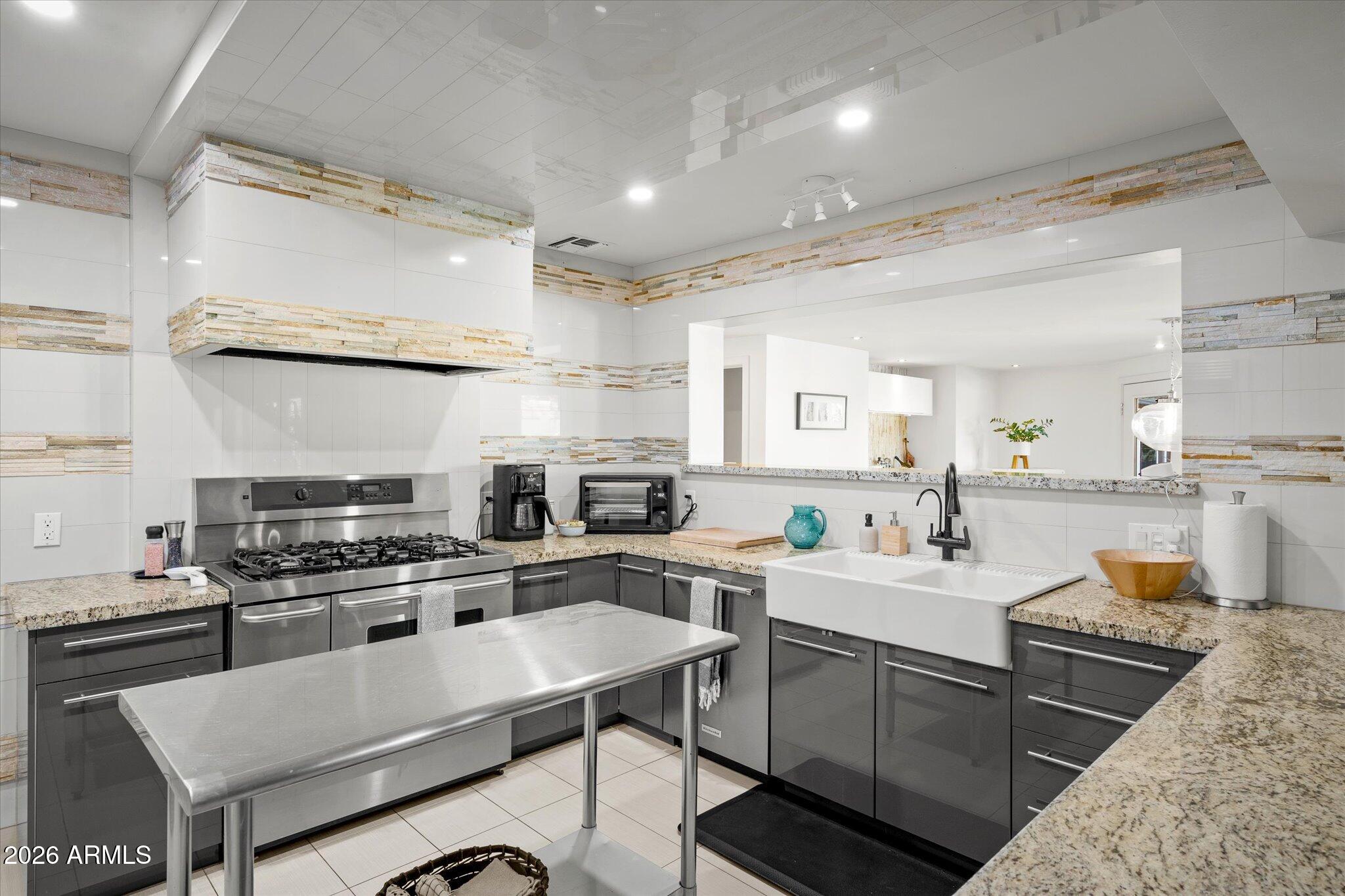 3812 E CORONADO Road