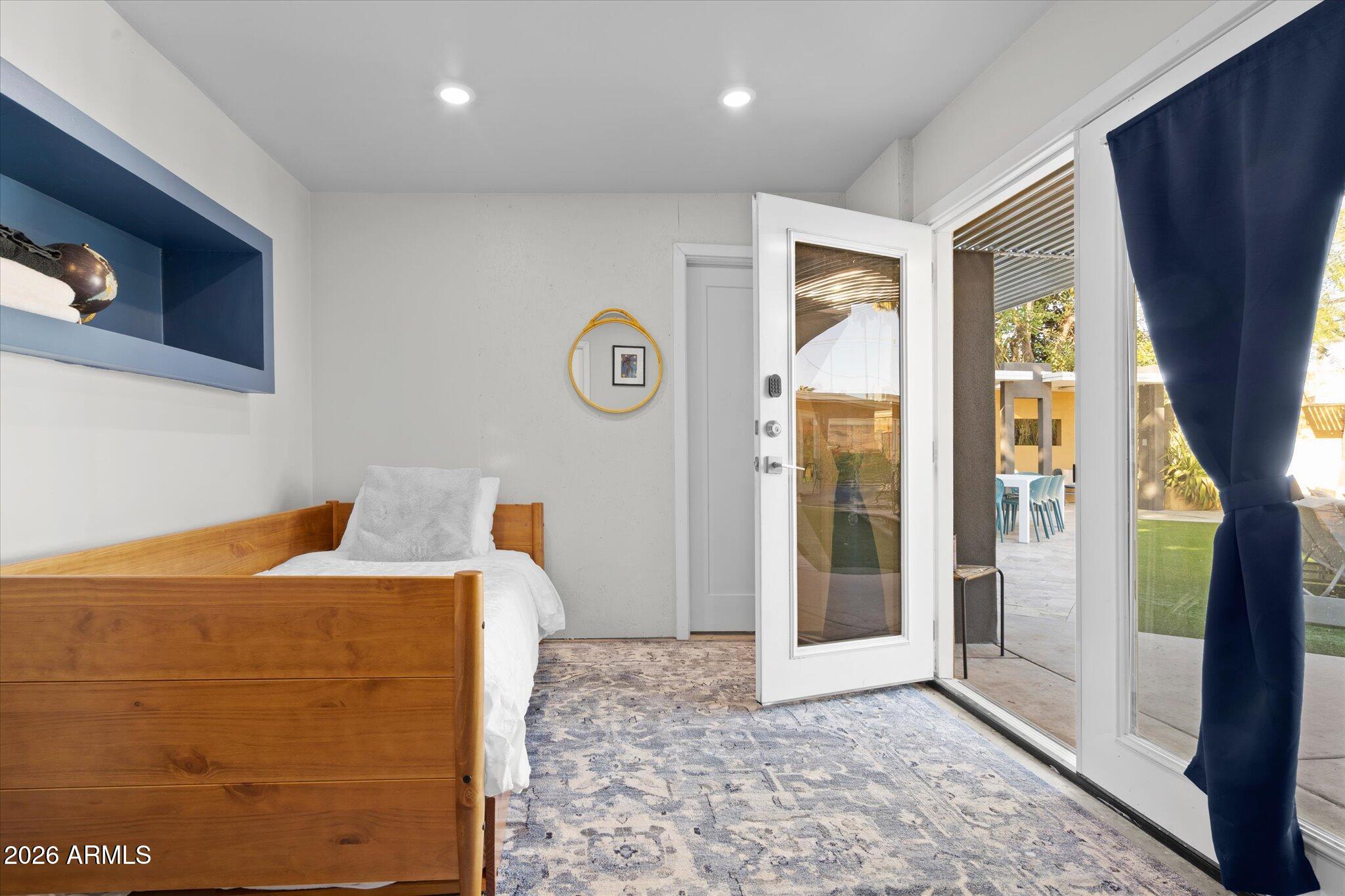 3812 E CORONADO Road