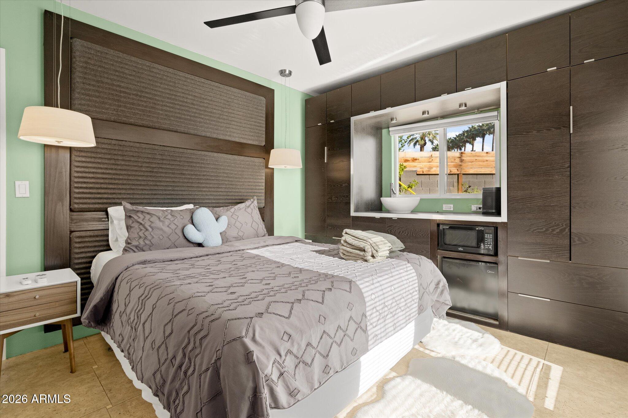 3812 E CORONADO Road