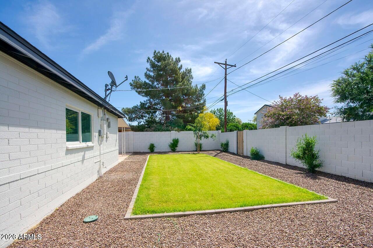 2509 E COOLIDGE Street