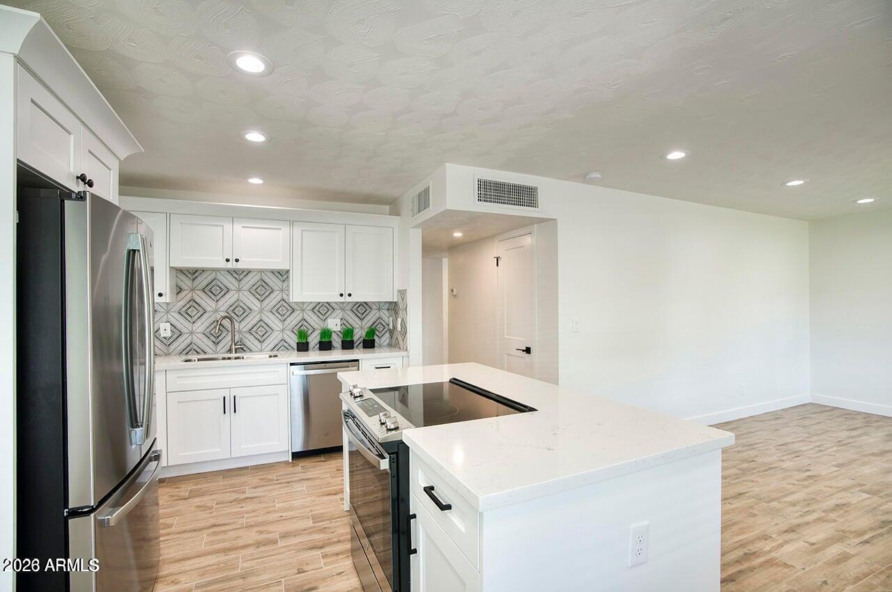 2509 E COOLIDGE Street