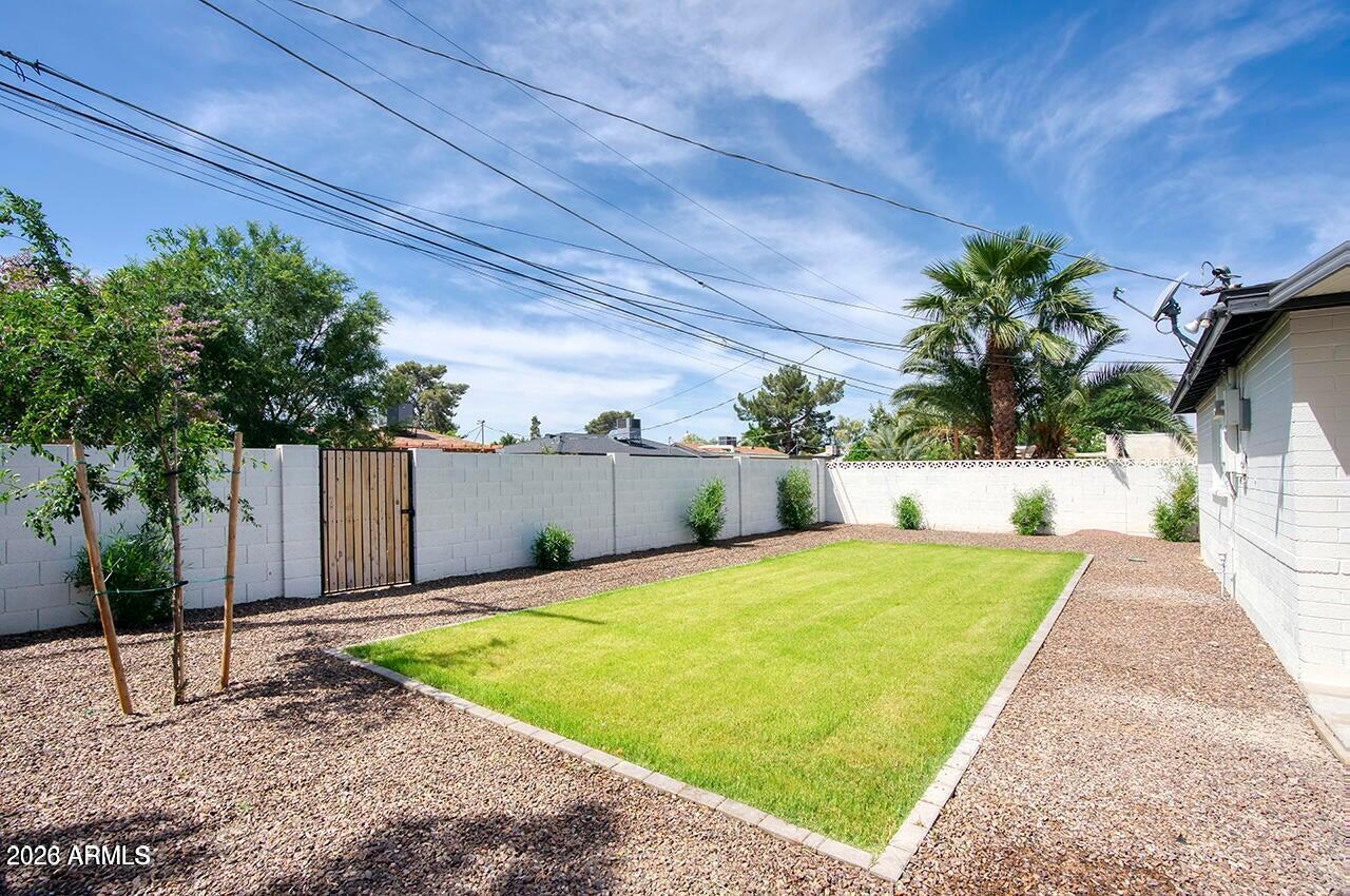 2509 E COOLIDGE Street