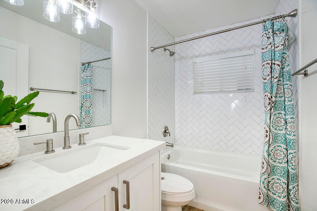 2509 E COOLIDGE Street