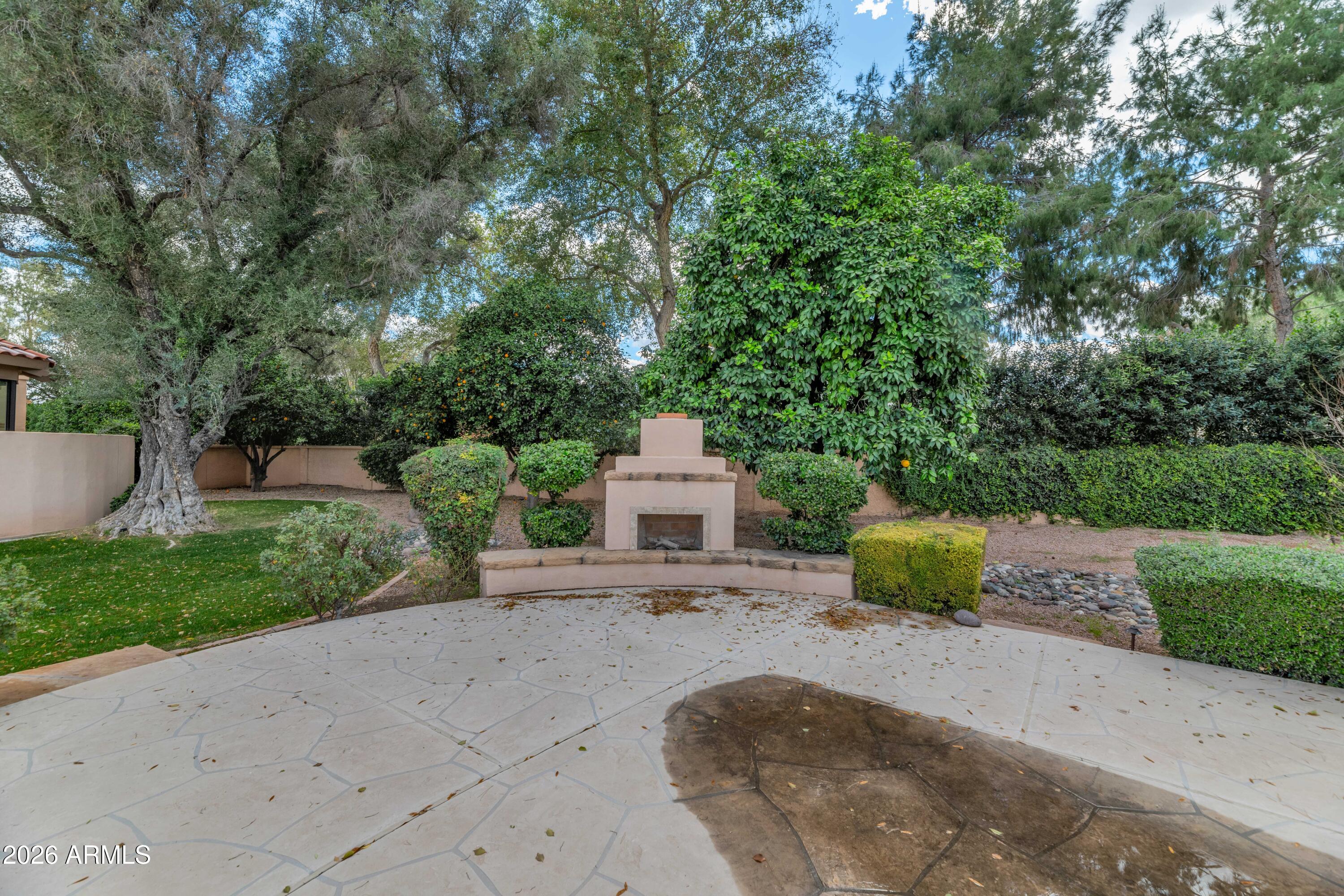 6301 E HUNTRESS Drive