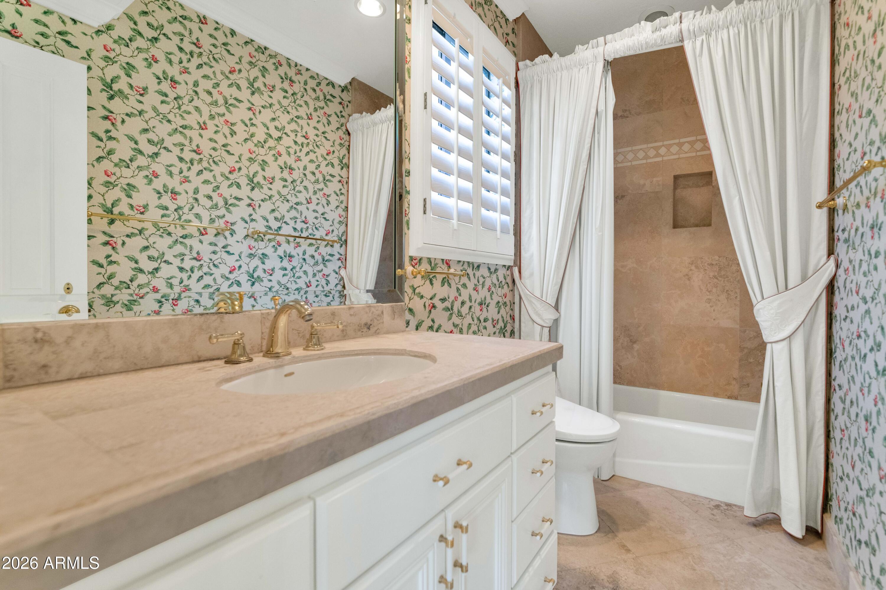 6301 E HUNTRESS Drive