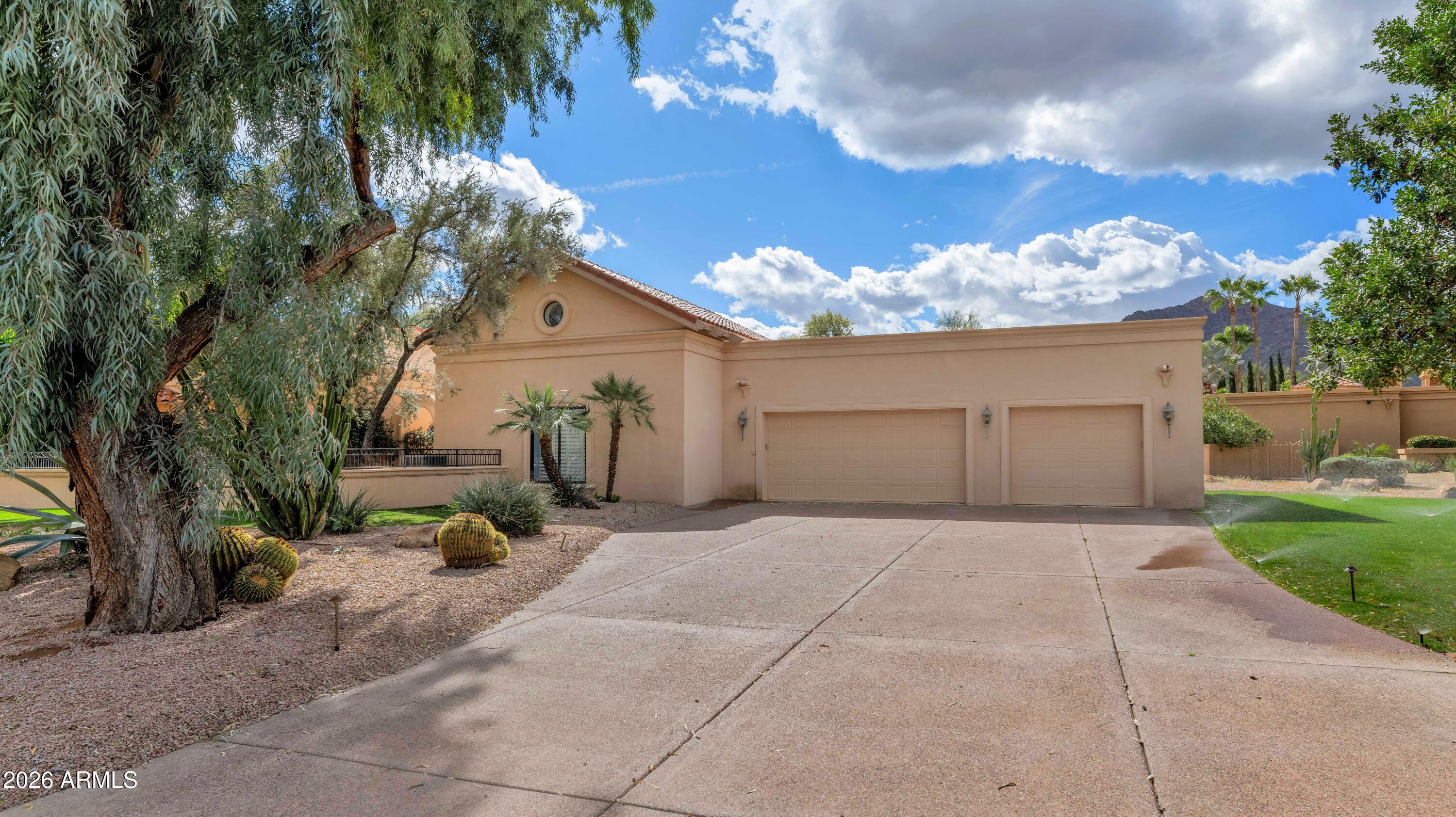 6301 E HUNTRESS Drive