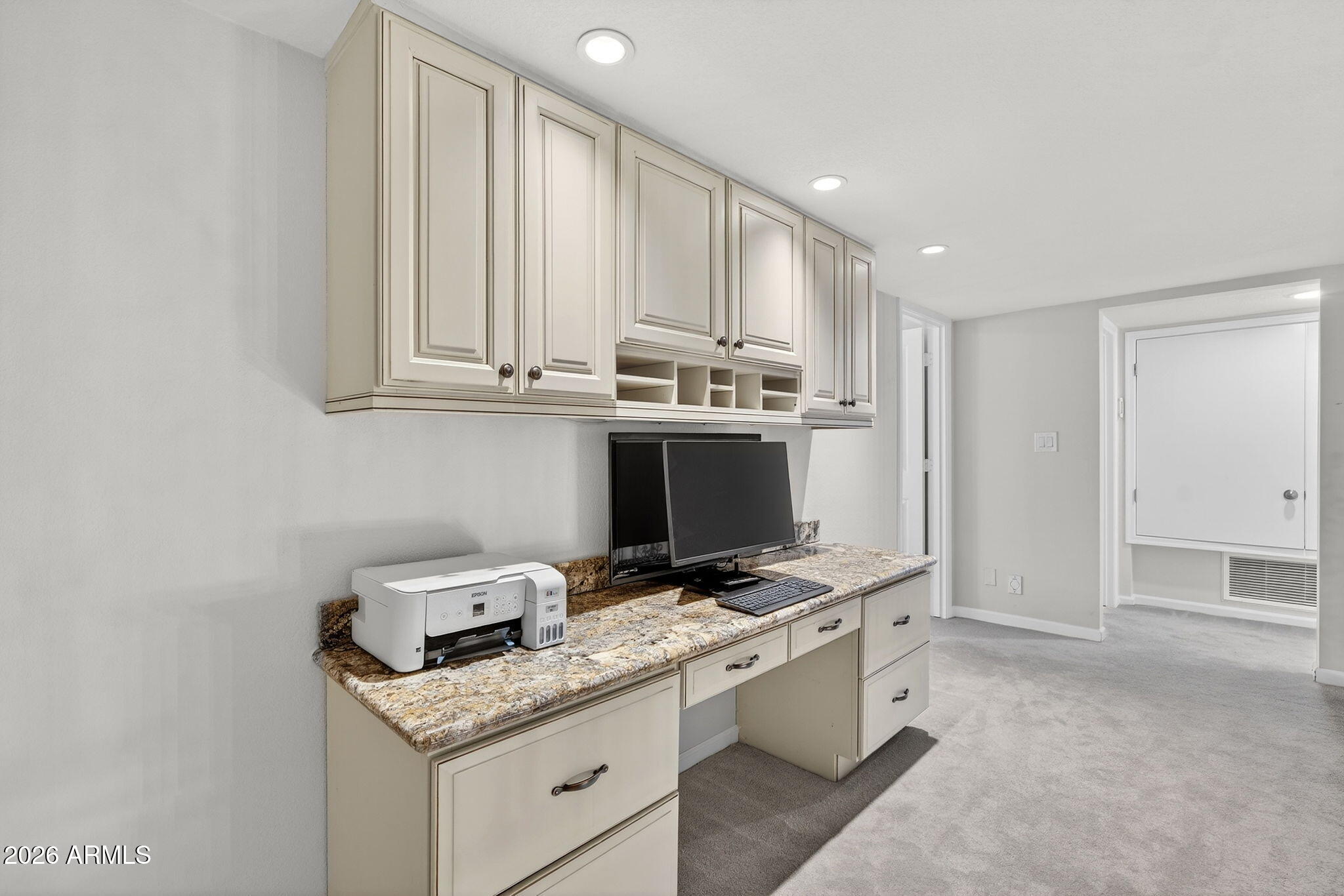 77 E MISSOURI Avenue 27