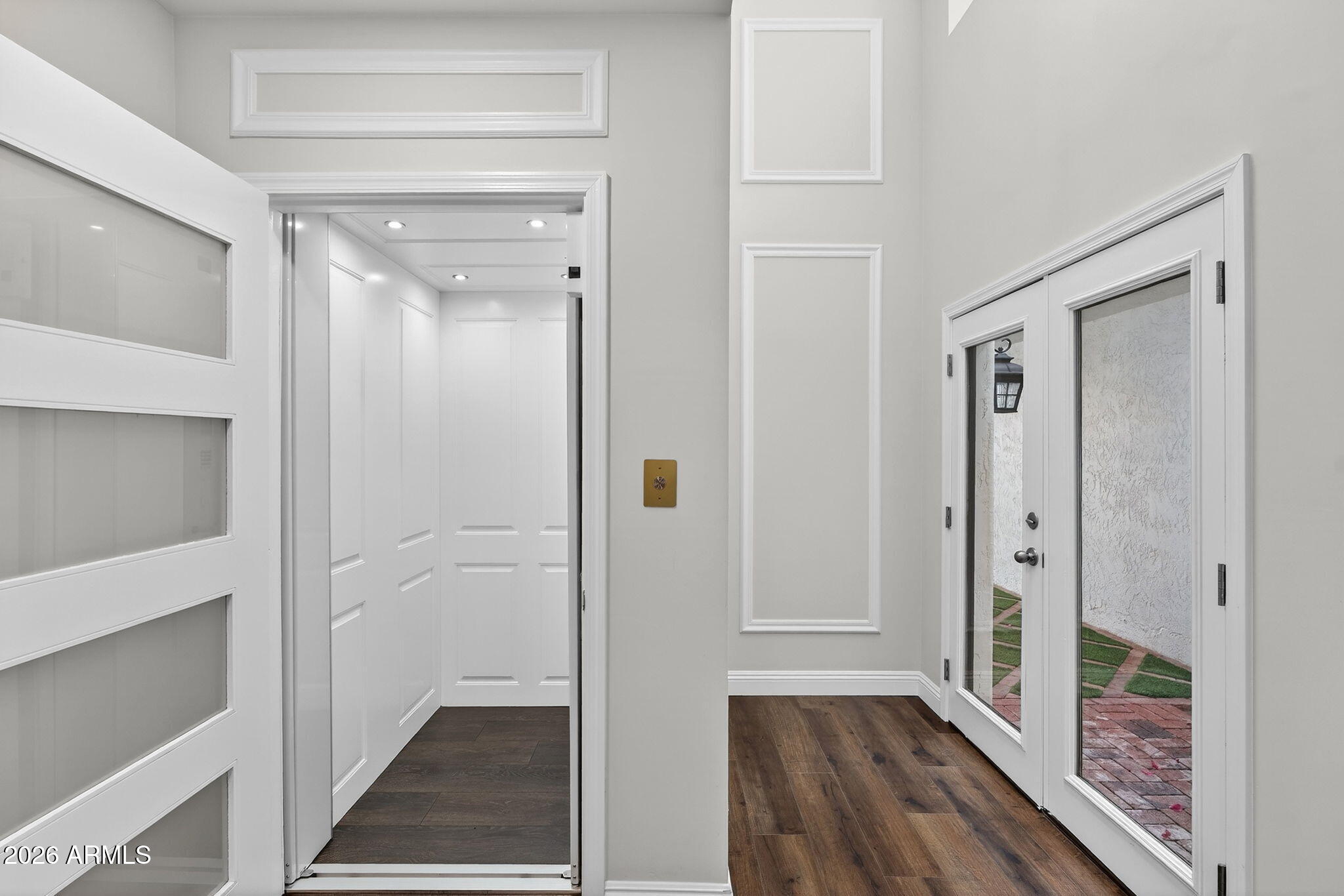 77 E MISSOURI Avenue 27