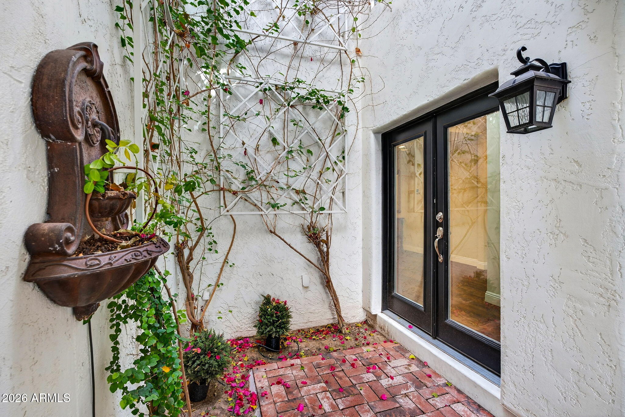 77 E MISSOURI Avenue 27