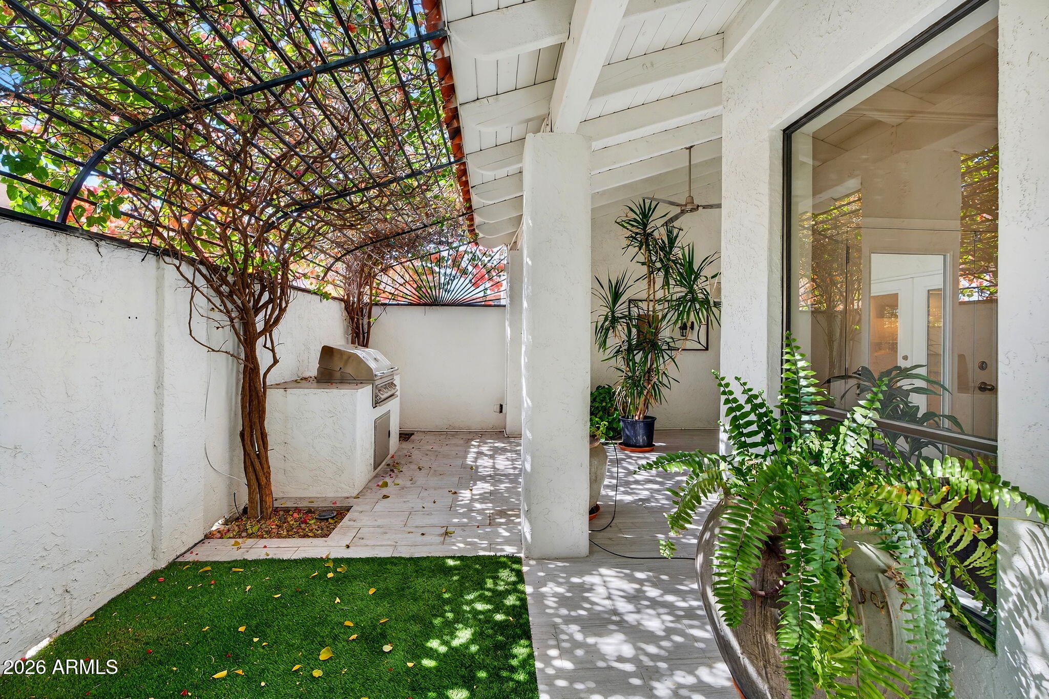 77 E MISSOURI Avenue 27