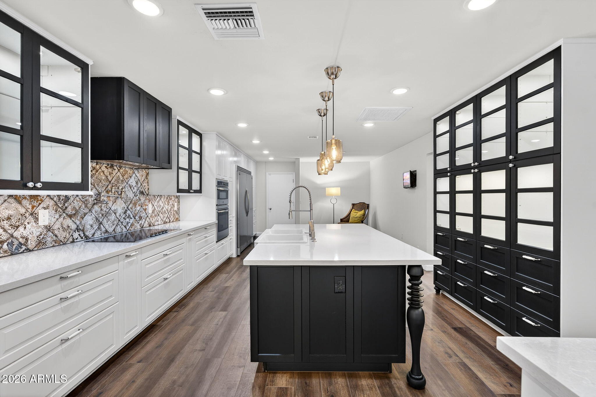 77 E MISSOURI Avenue 27