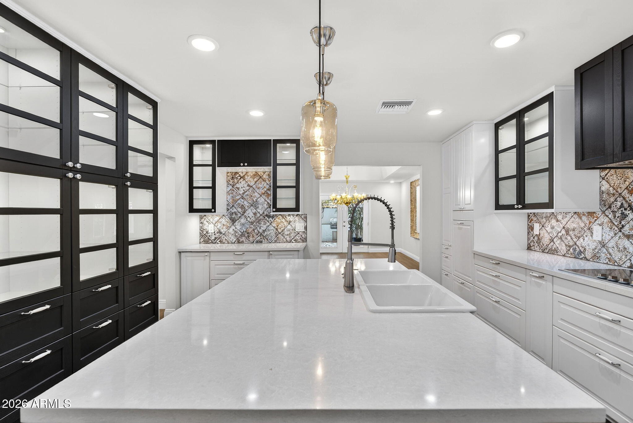 77 E MISSOURI Avenue 27