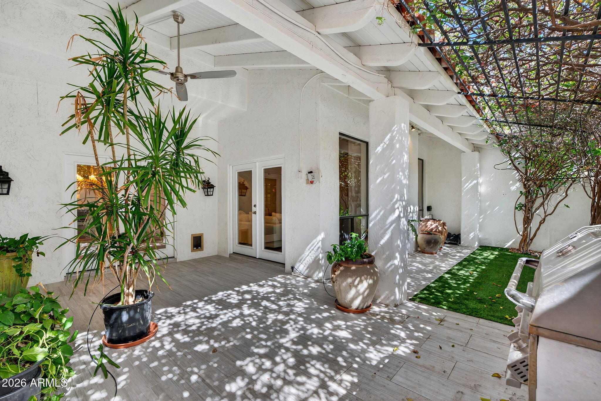 77 E MISSOURI Avenue 27