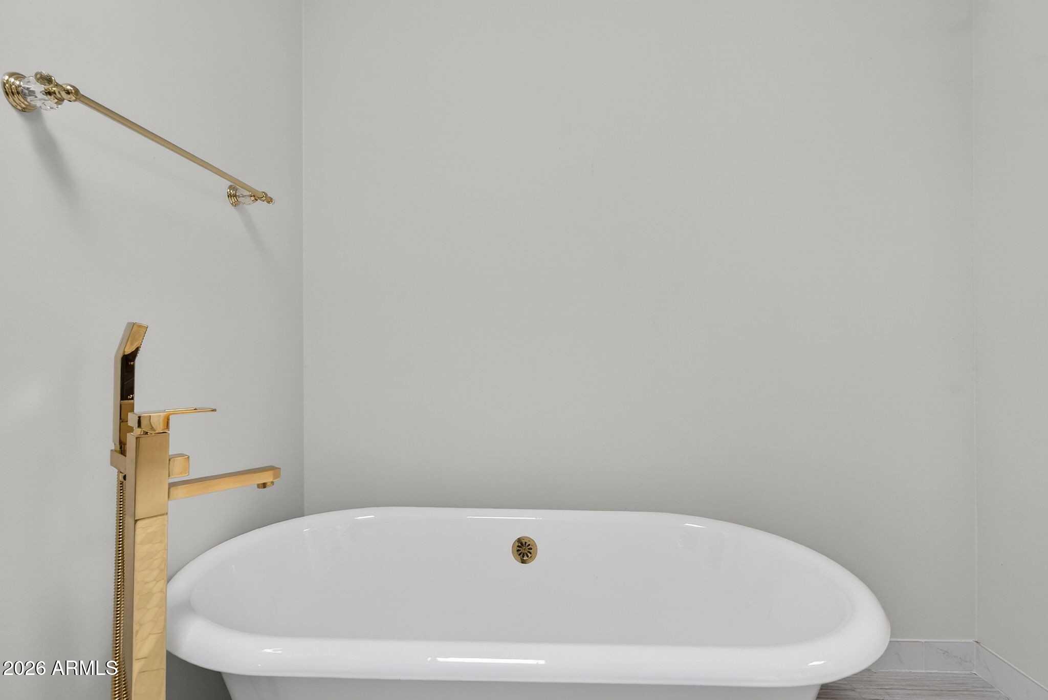 77 E MISSOURI Avenue 27