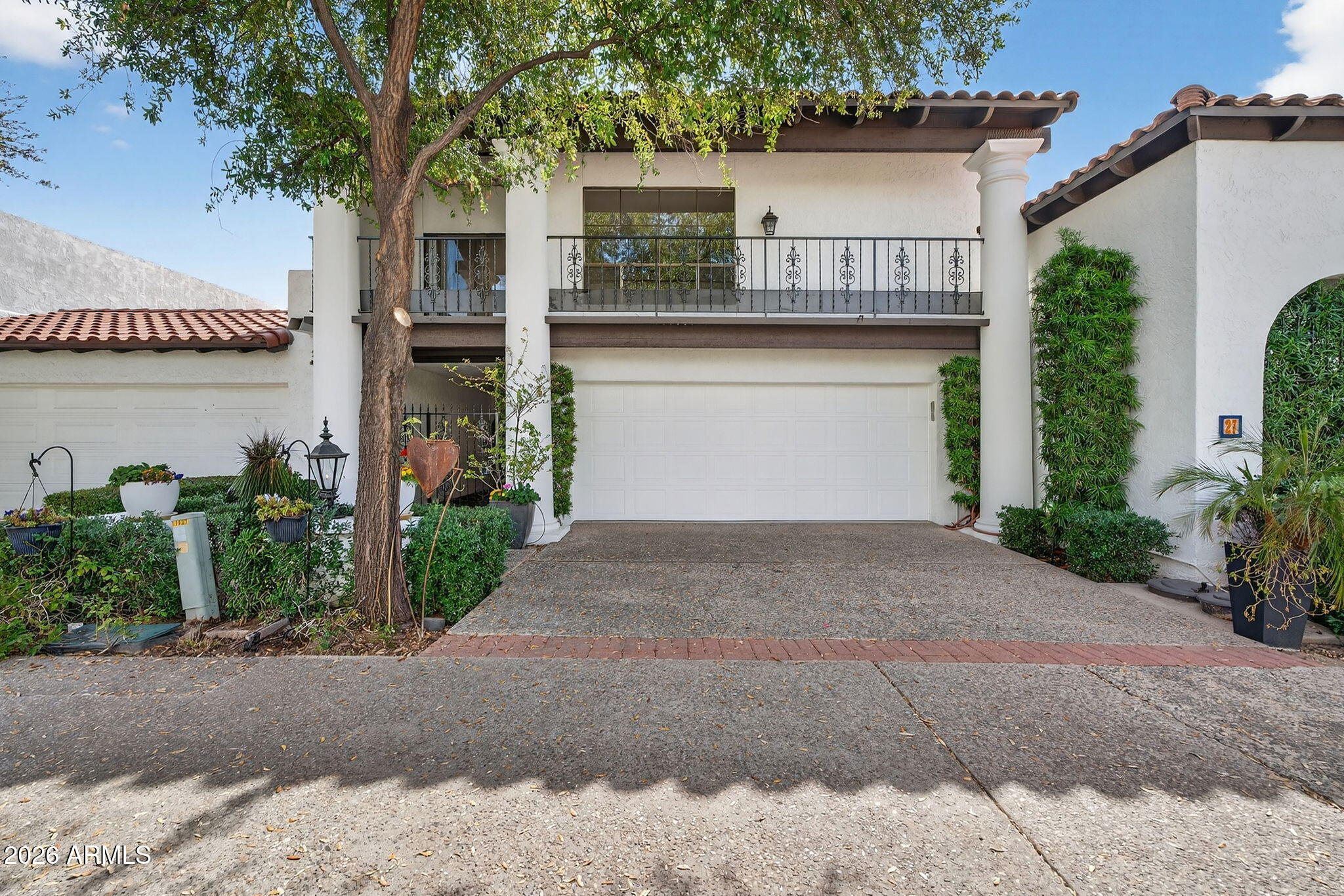 77 E MISSOURI Avenue 27