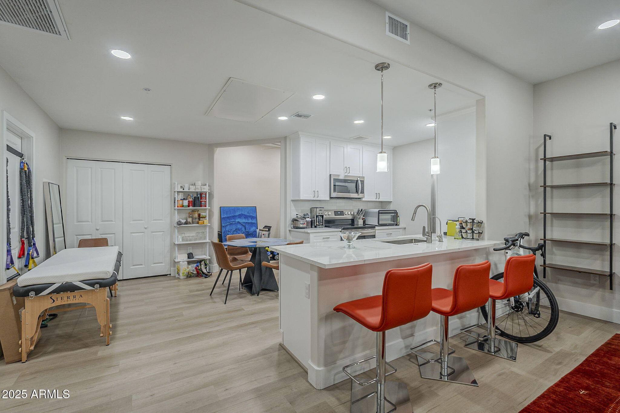 2038 E RIVER Road 101