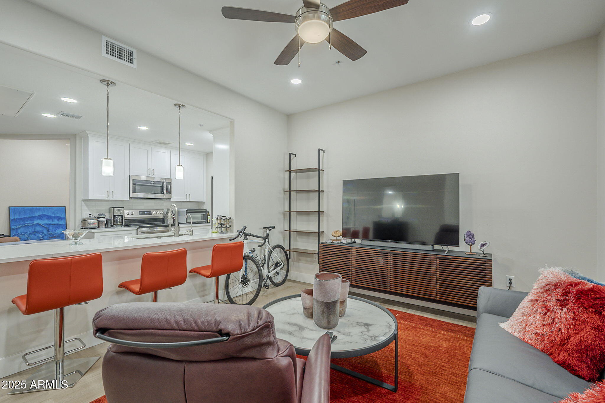 2038 E RIVER Road 101