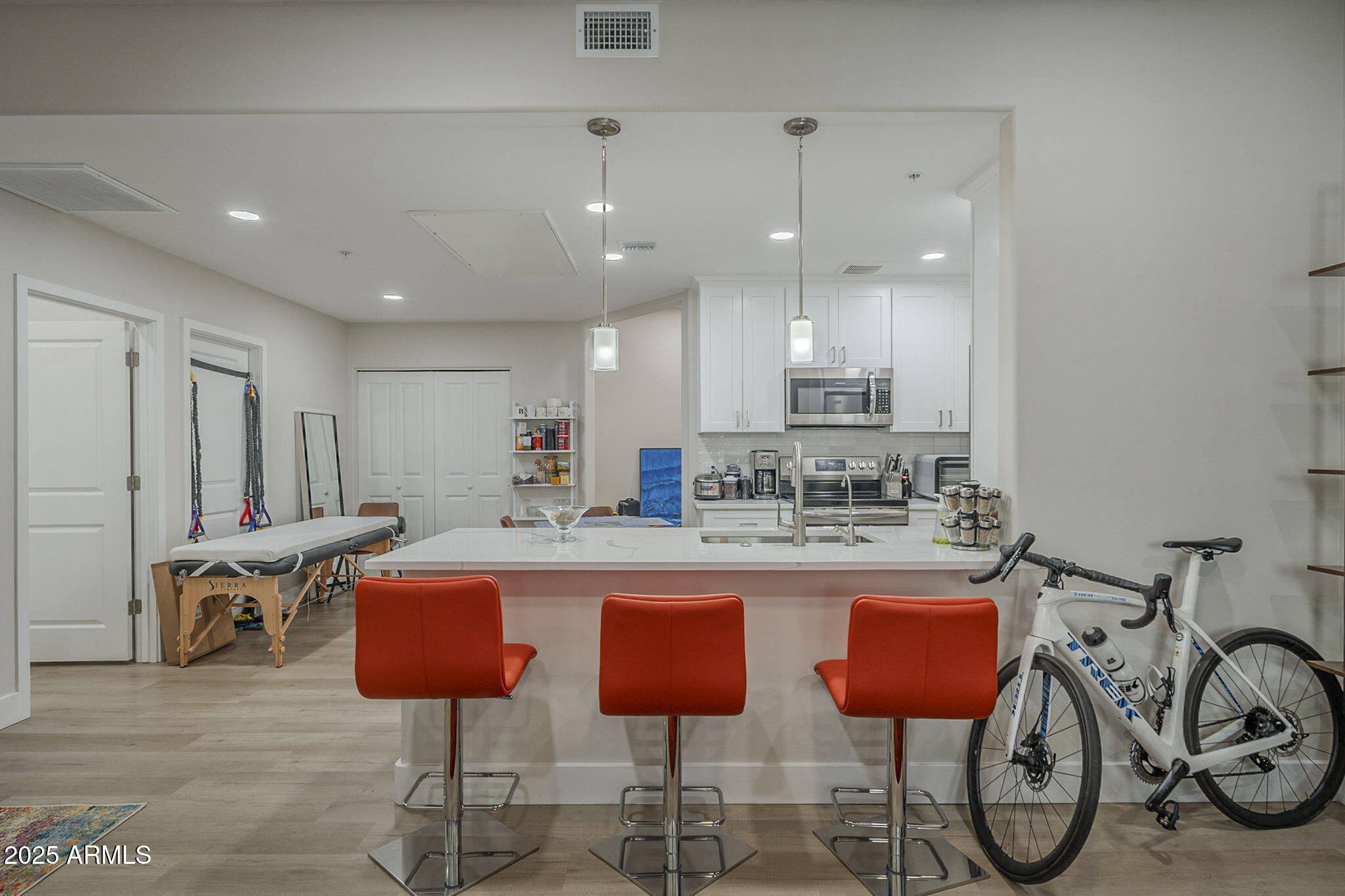 2038 E RIVER Road 101