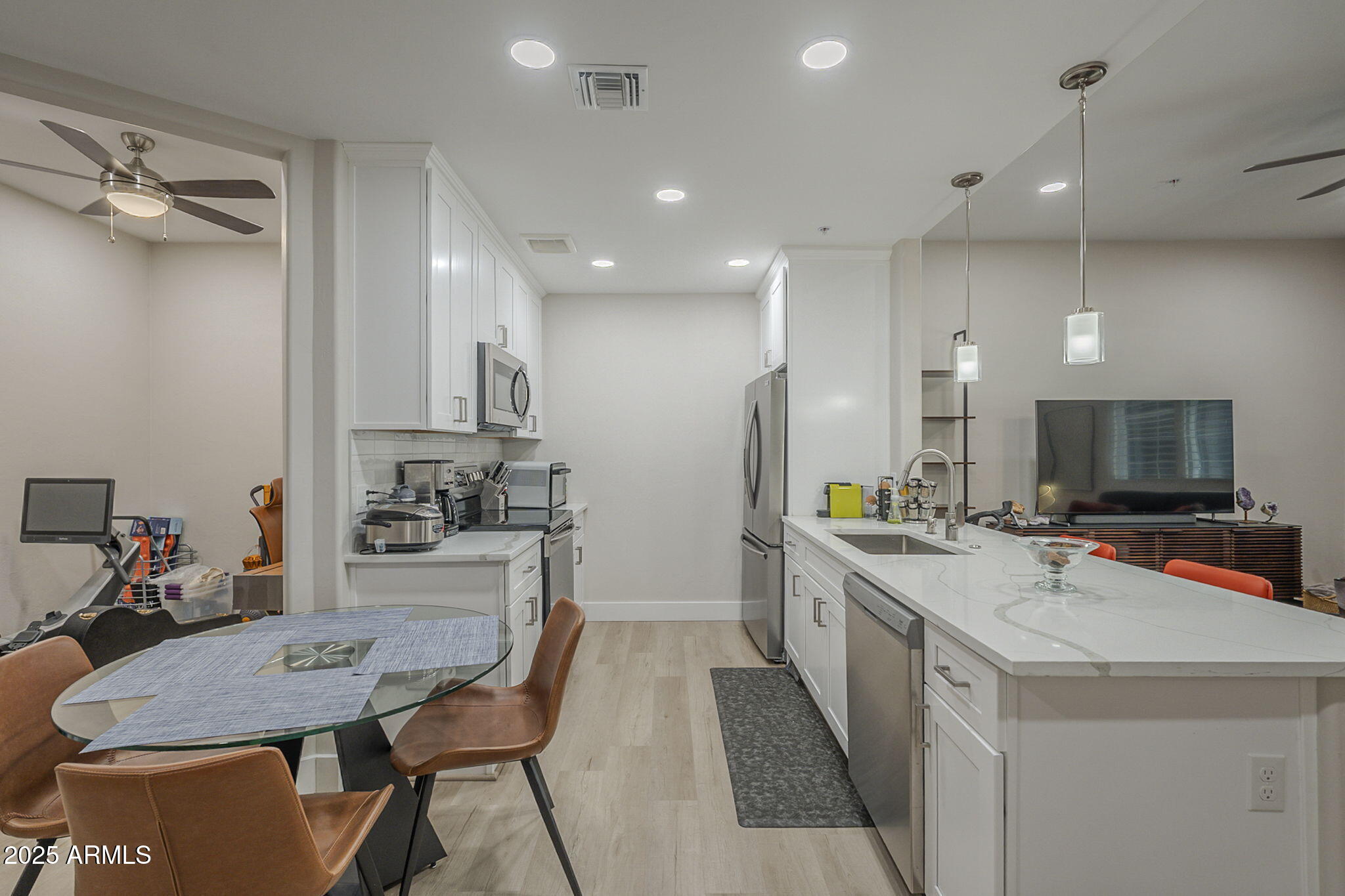 2038 E RIVER Road 101