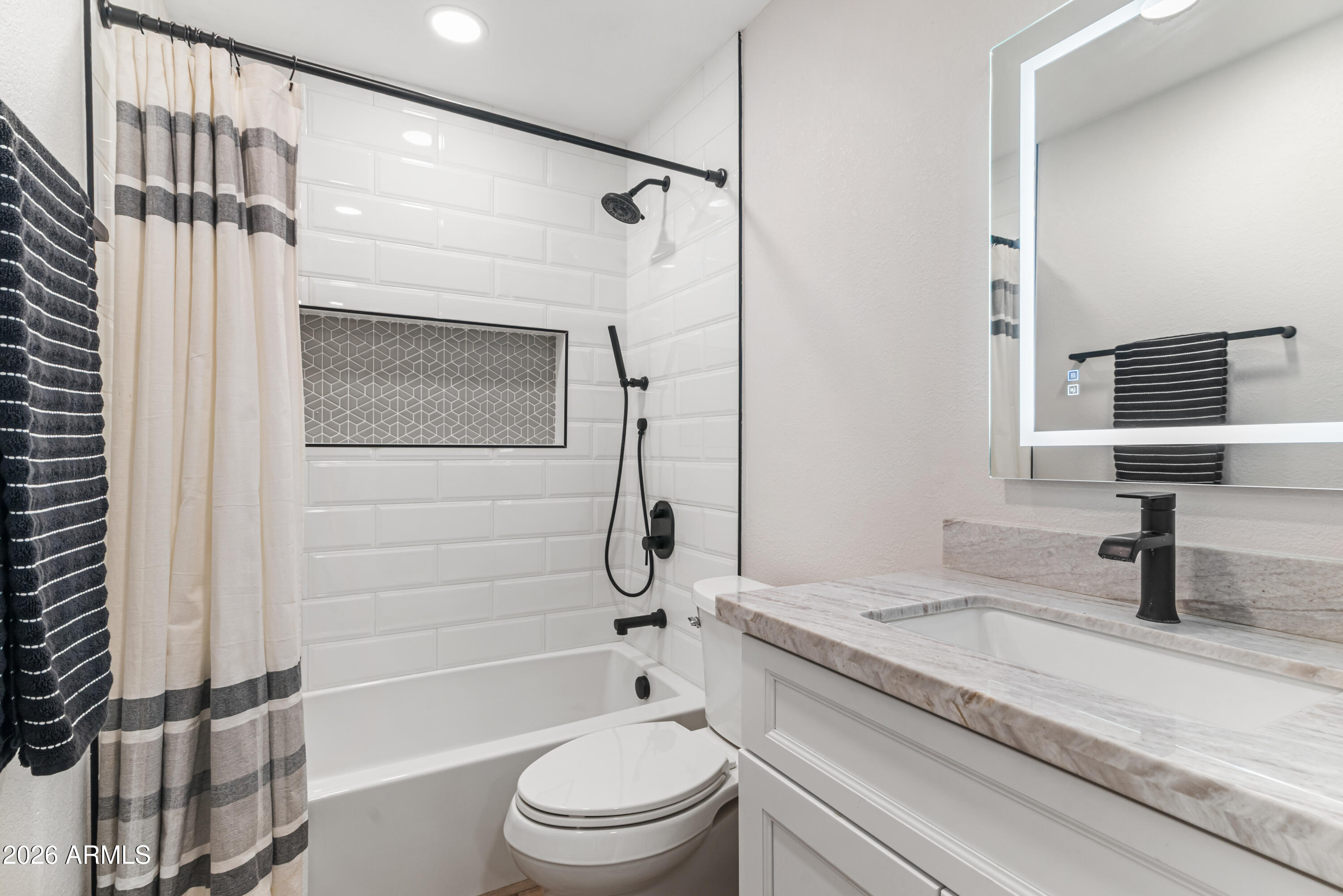 8787 E MOUNTAIN VIEW Road 1019