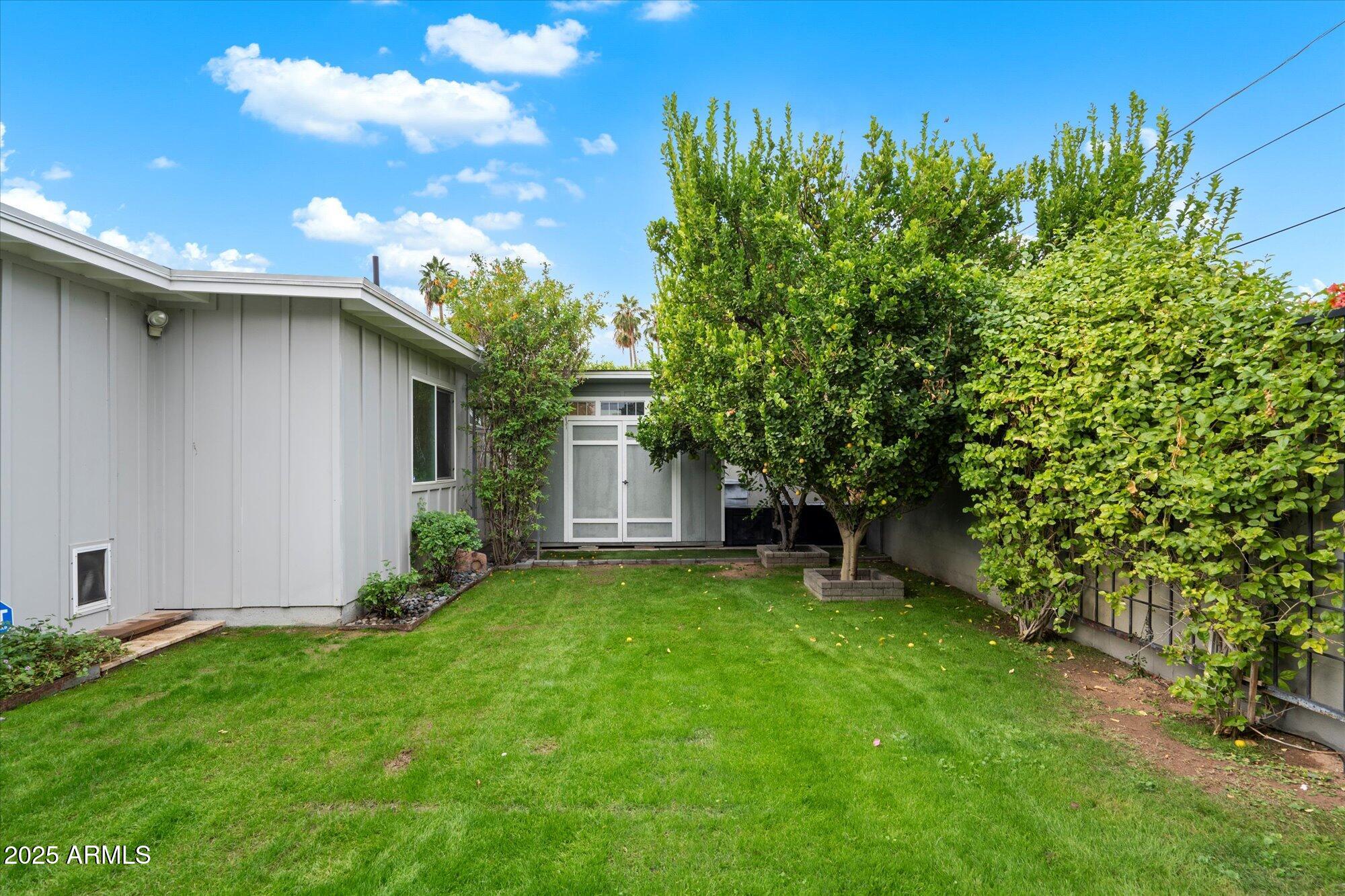 3328 E TURNEY Avenue