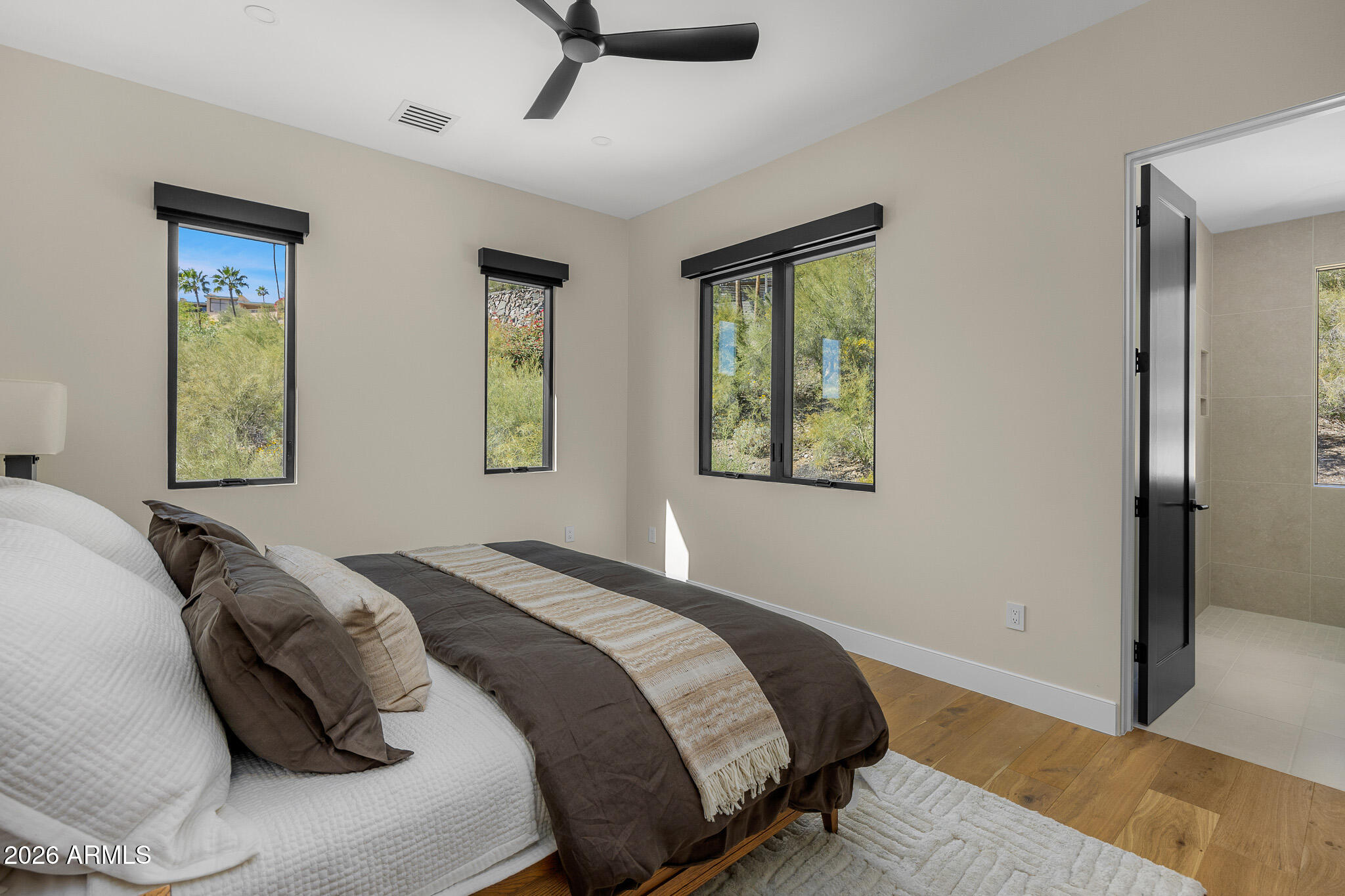 7540 N LAKESIDE Lane