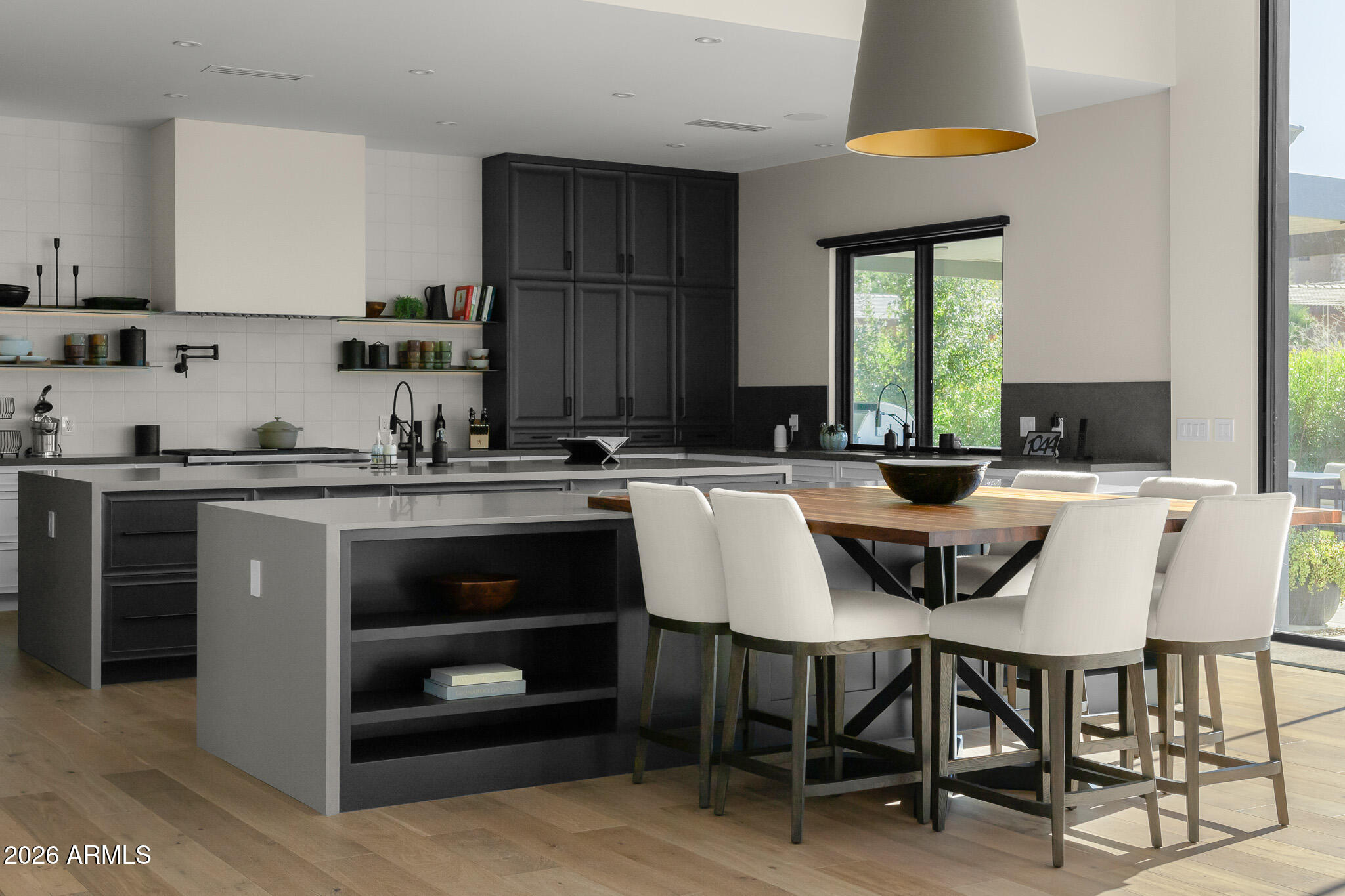 7540 N LAKESIDE Lane