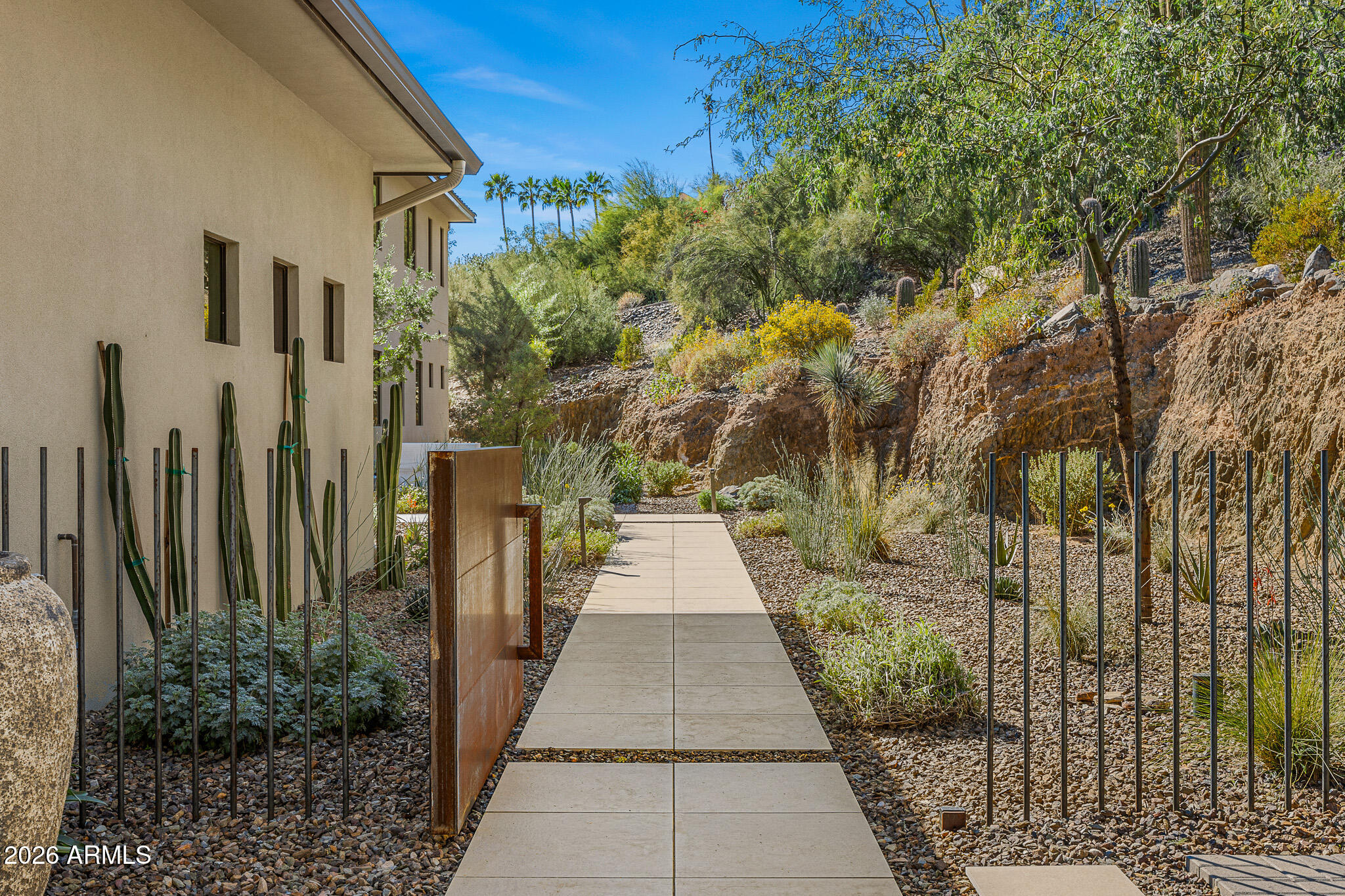 7540 N LAKESIDE Lane