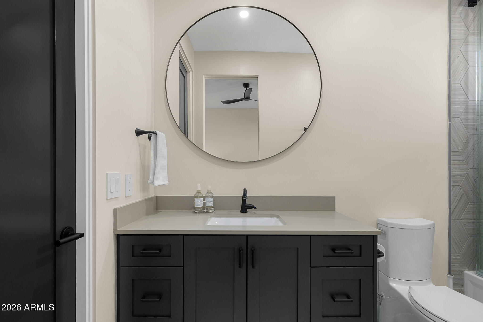 7540 N LAKESIDE Lane