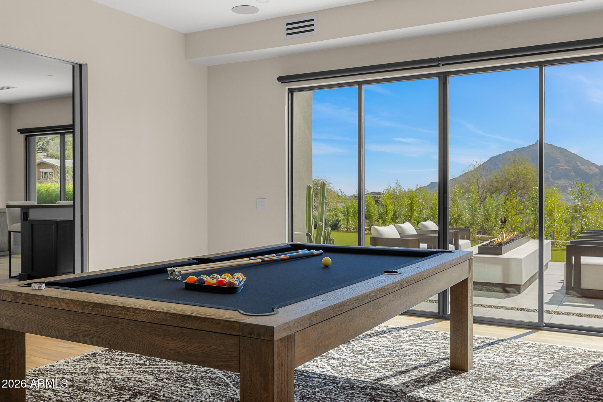 7540 N LAKESIDE Lane