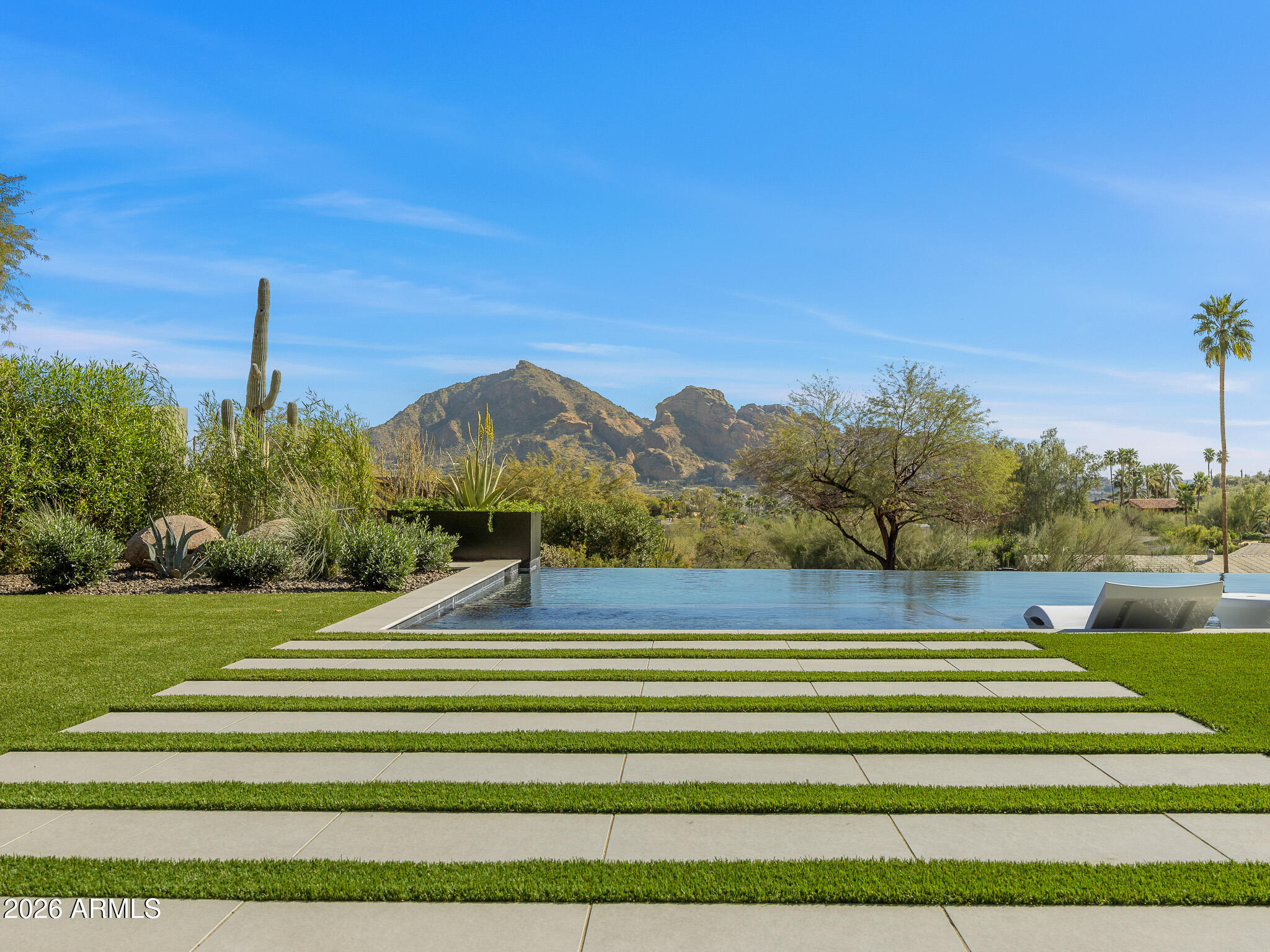 7540 N LAKESIDE Lane