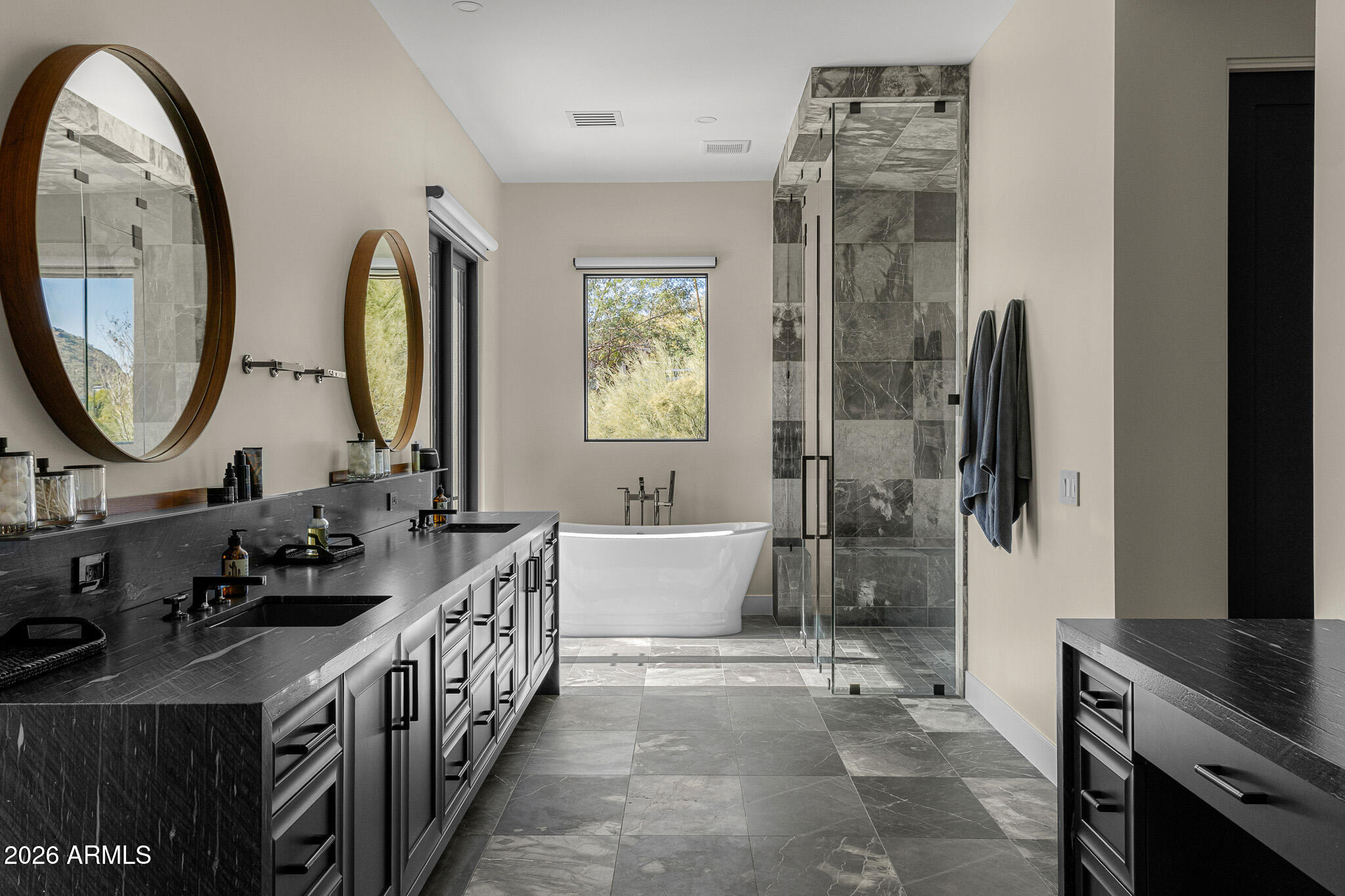 7540 N LAKESIDE Lane