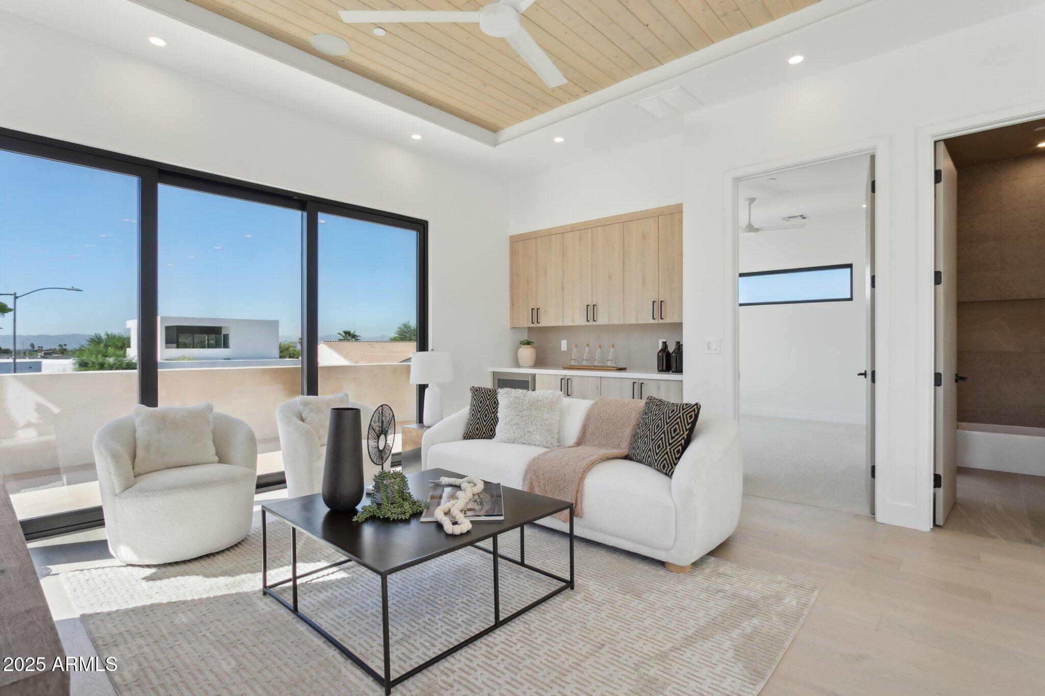 1830 E PALMAIRE Avenue